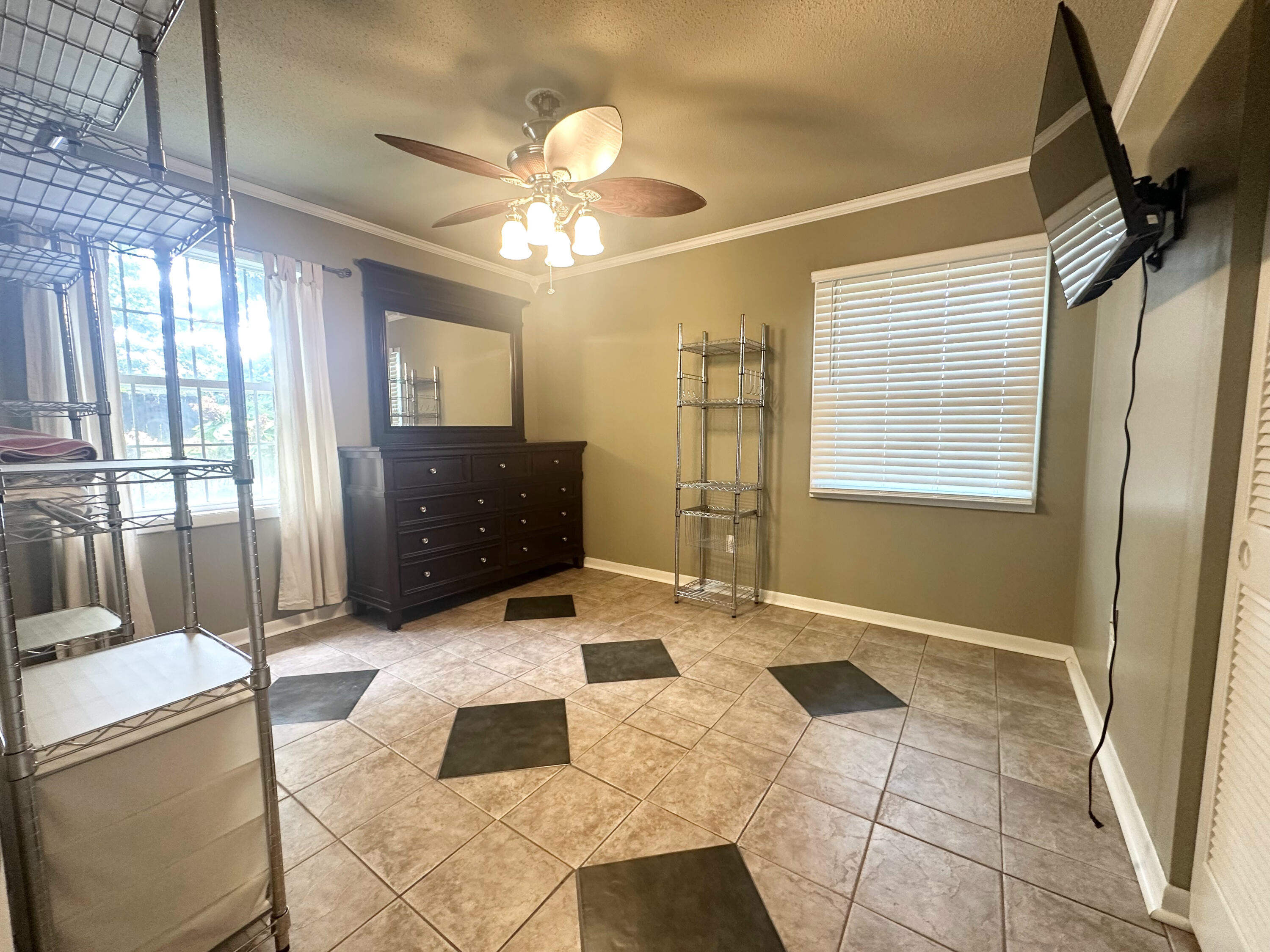 COLONIAL HEIGHTS - Residential