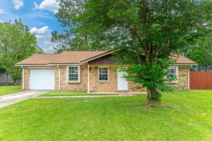 Sellers will pay Buyer's closing costs!! Look no further for an affordable, fresh, well -cared-for home in the heart of Fort Walton Beach! The living room is spacious, with plenty of room for your sectional and 65'' TV! The galley kitchen features stainless steel appliances and a breakfast nook. The master bedroom has plenty of room for king-sized furniture and features an en-suite bathroom and walk-in closet. Age of major appliances and structures include 2017 roof, 2022 HVAC, 2018 water heater, and a newer circuit breaker. Situated on a huge lot perfect for backyard BBQs, you don't want to miss this home. Schedule your appointment today!