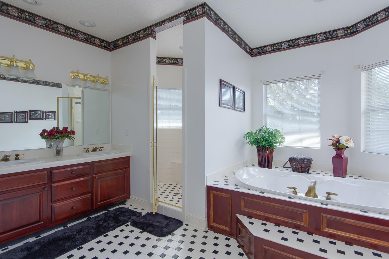 LAKE LORRAINE GARDENS - Residential