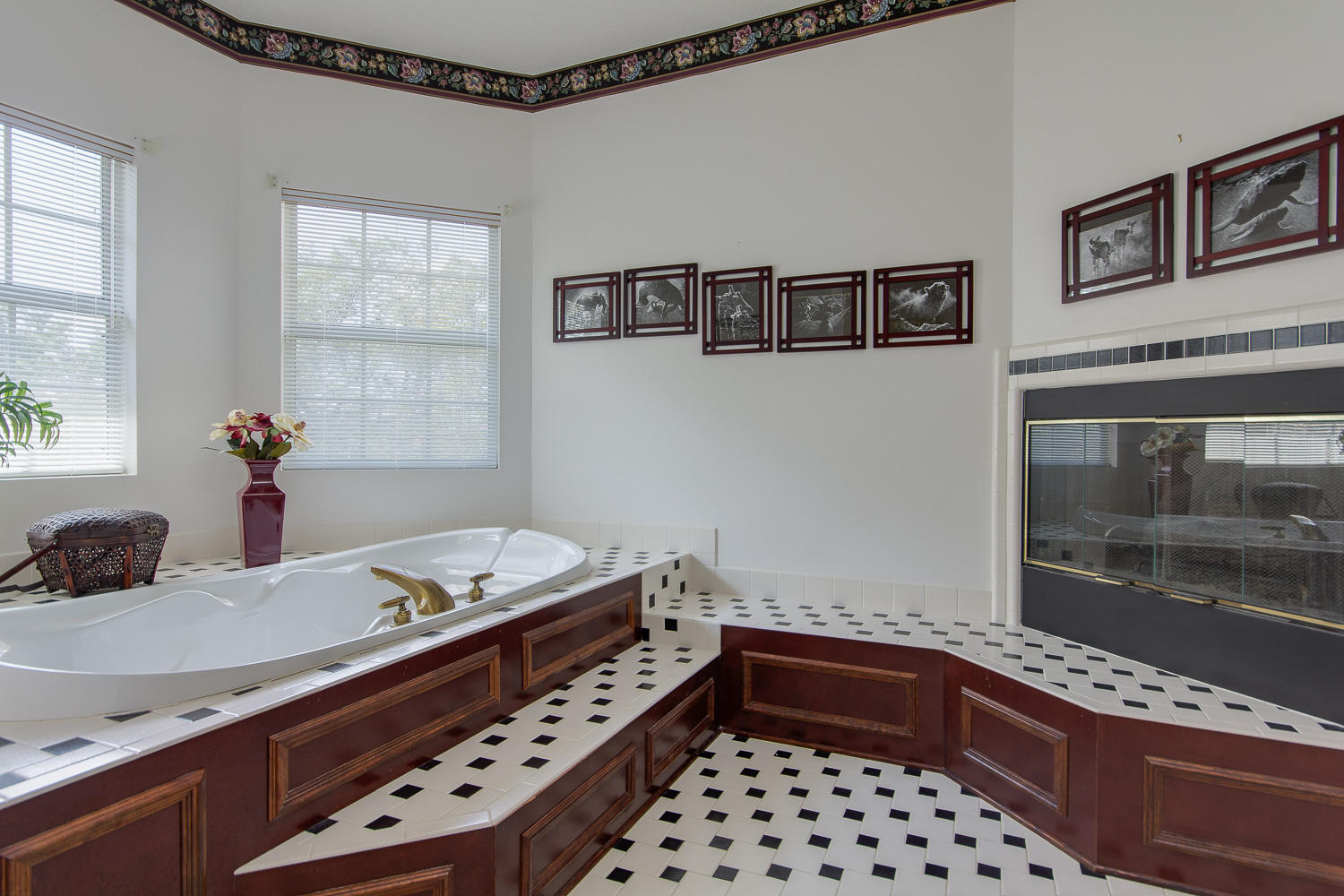 LAKE LORRAINE GARDENS - Residential