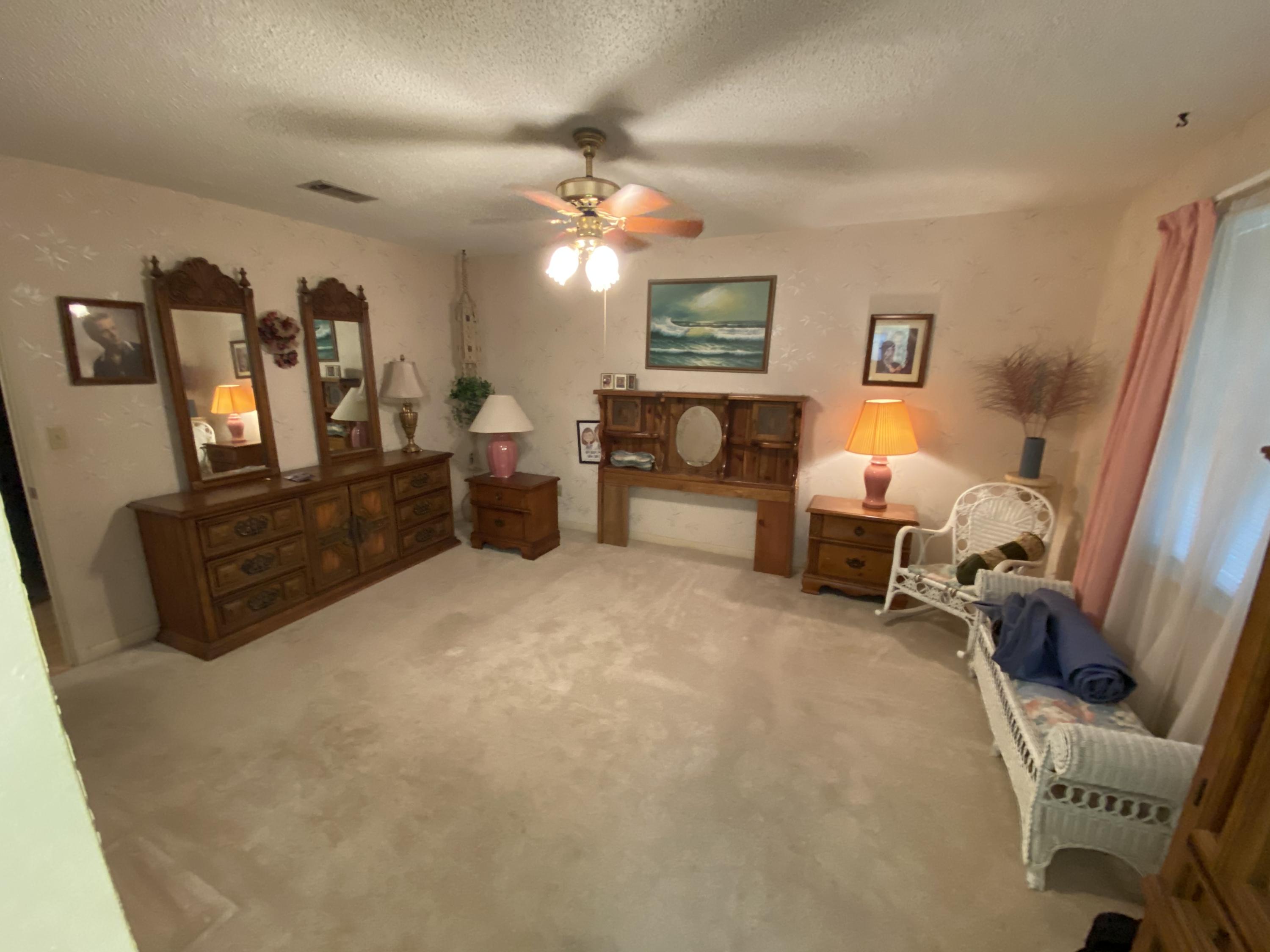 MARY ESTHER MANOR - Residential