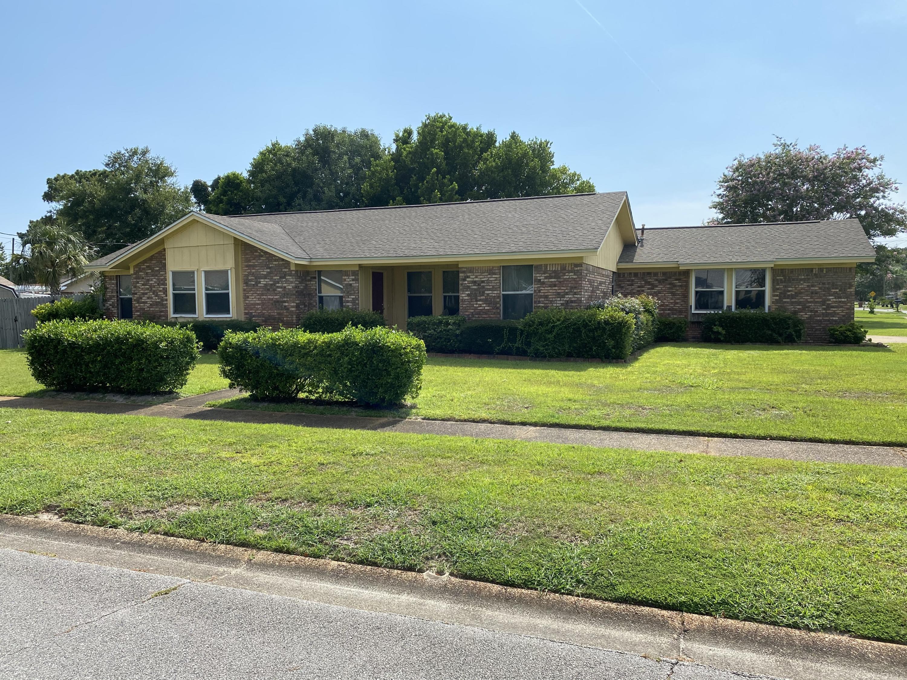 MARY ESTHER MANOR - Residential