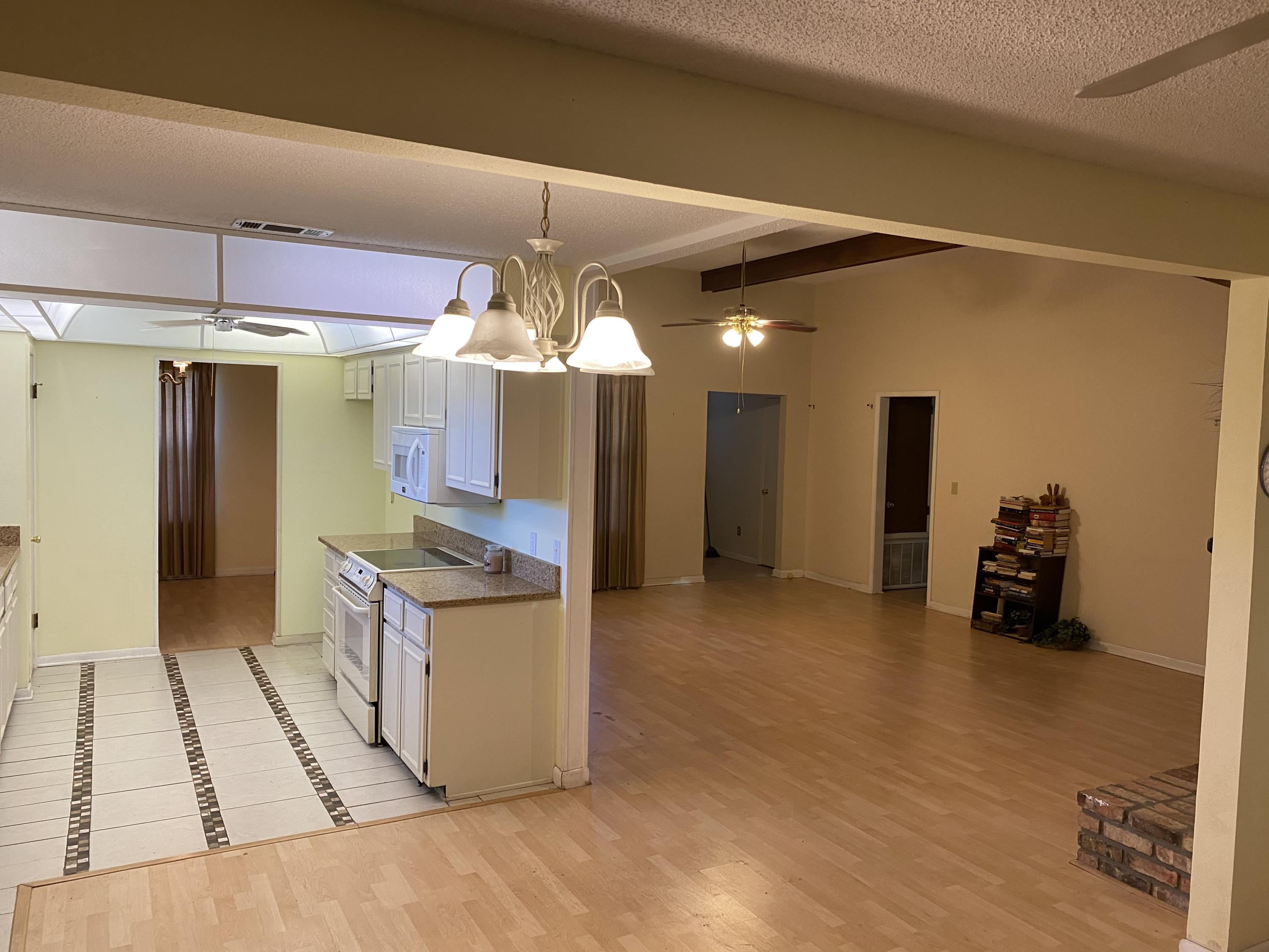 MARY ESTHER MANOR - Residential