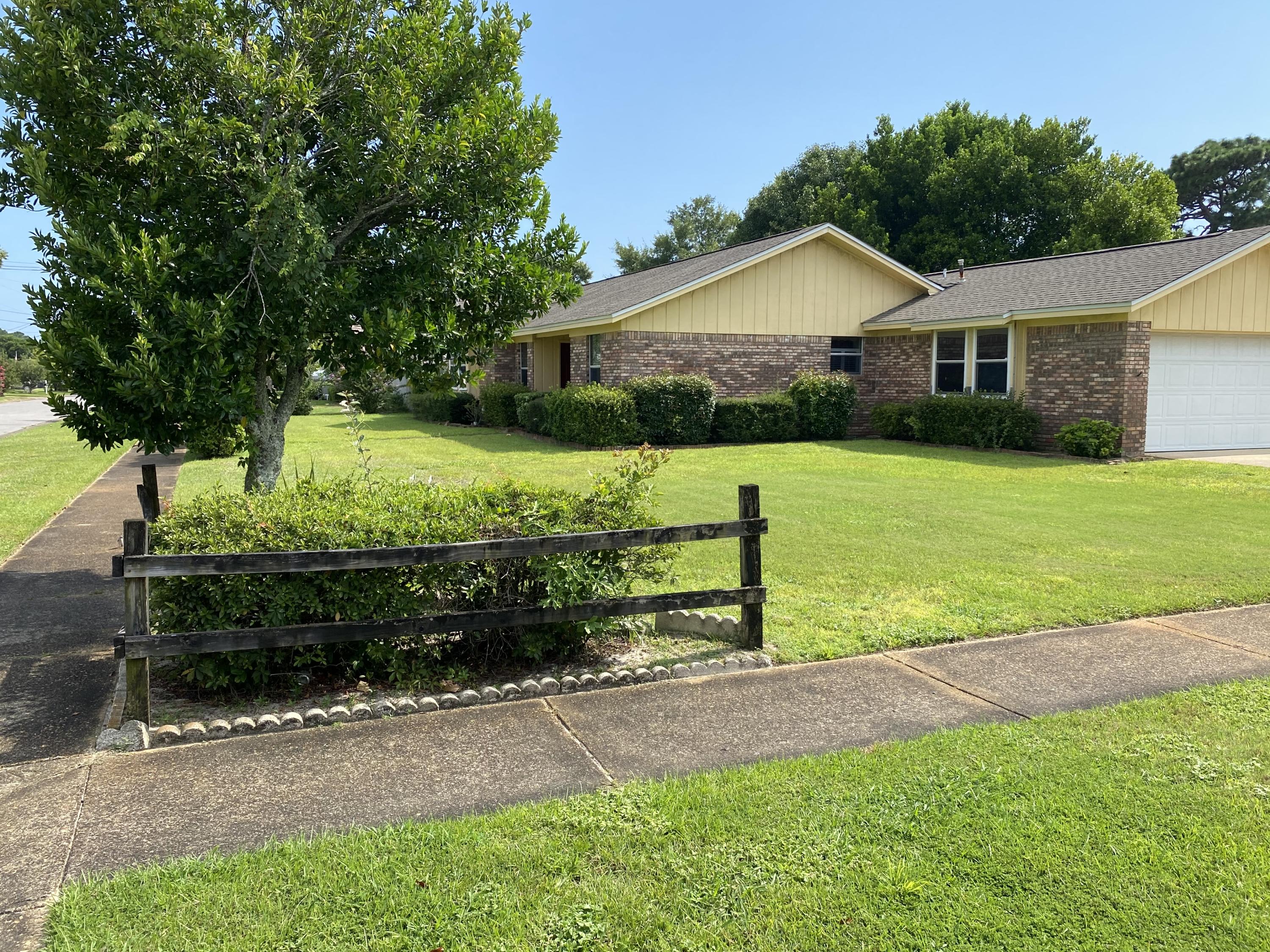 MARY ESTHER MANOR - Residential