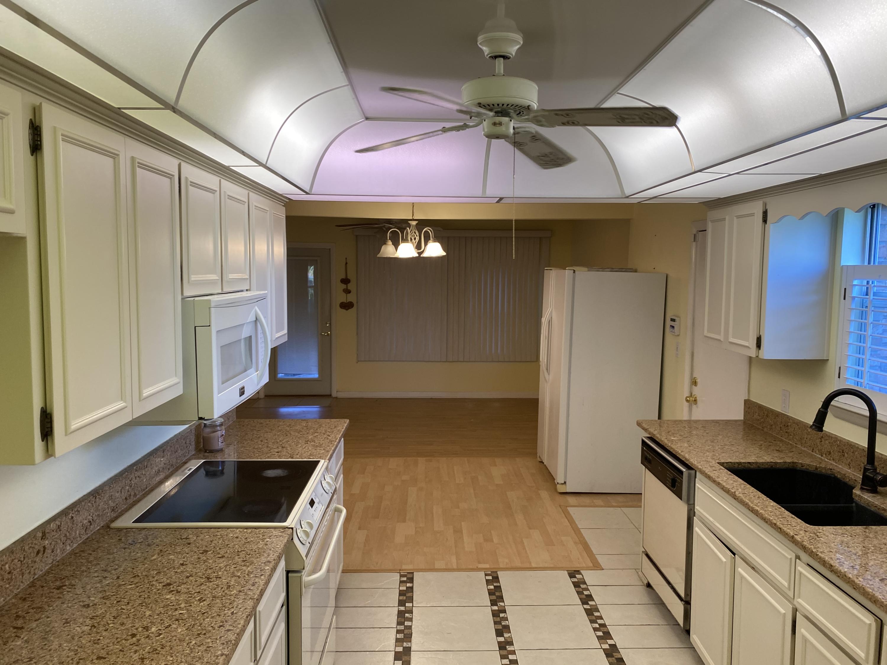 MARY ESTHER MANOR - Residential