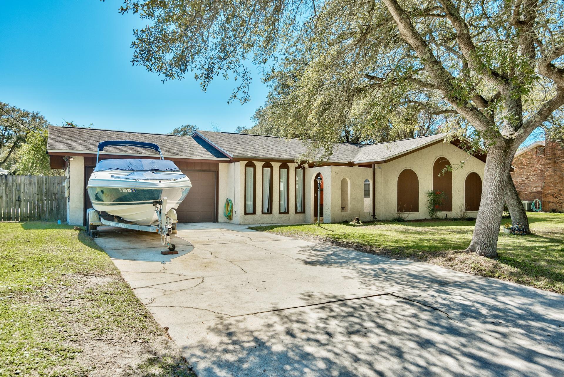 OAKRIDGE MANOR - Residential