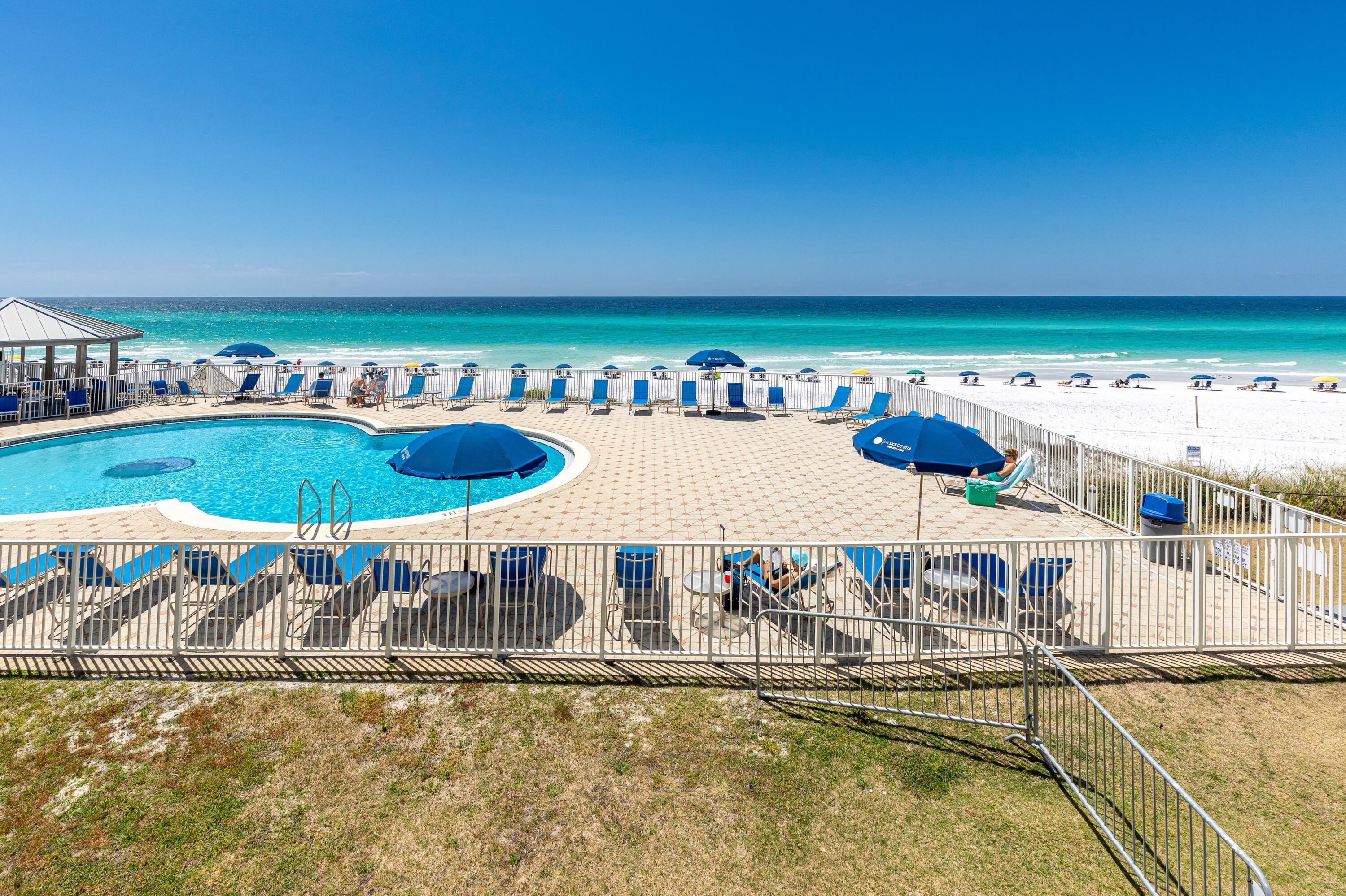 BEACH HOUSE CONDO PH 1 - Residential