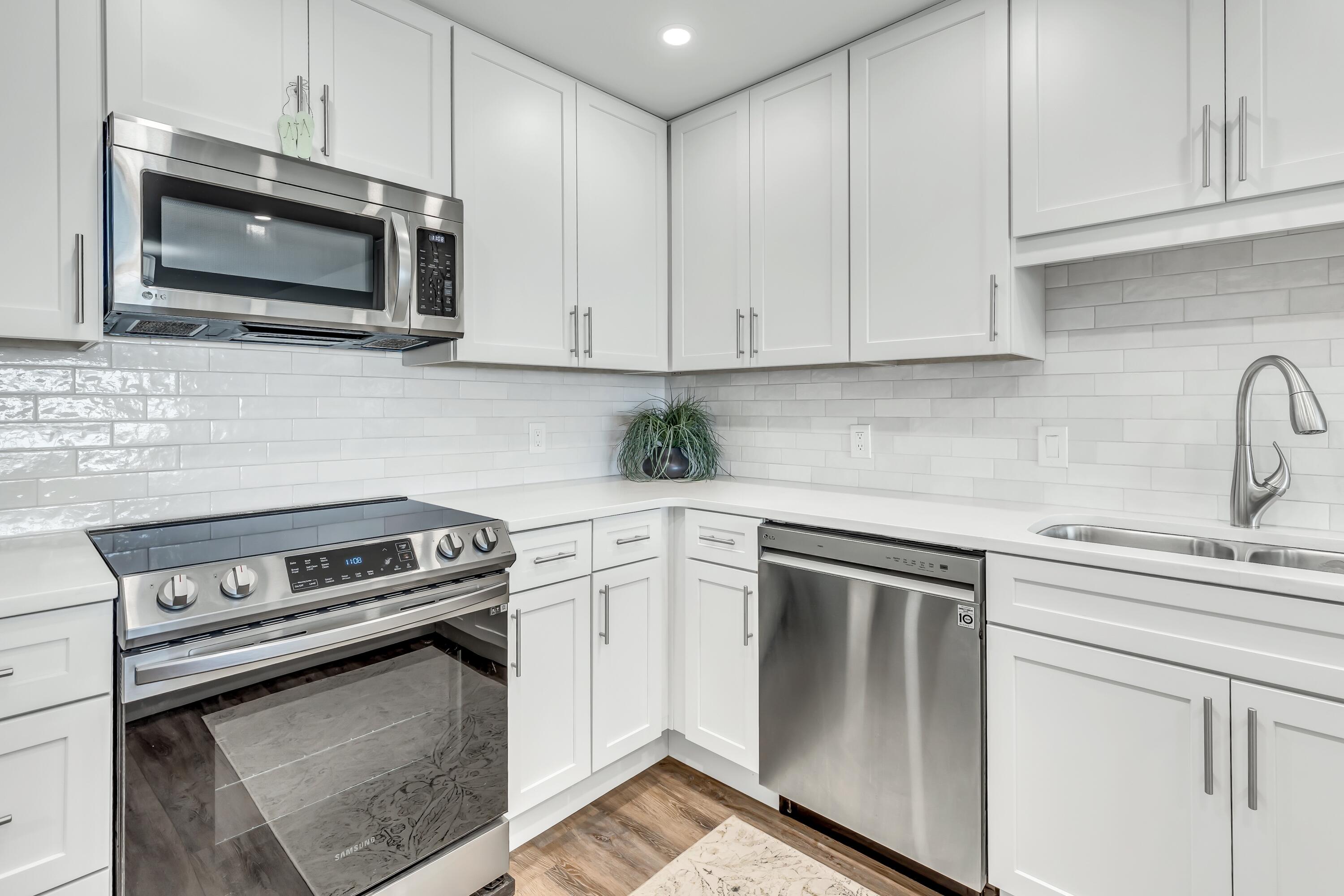 BEACH HOUSE CONDO PH 1 - Residential