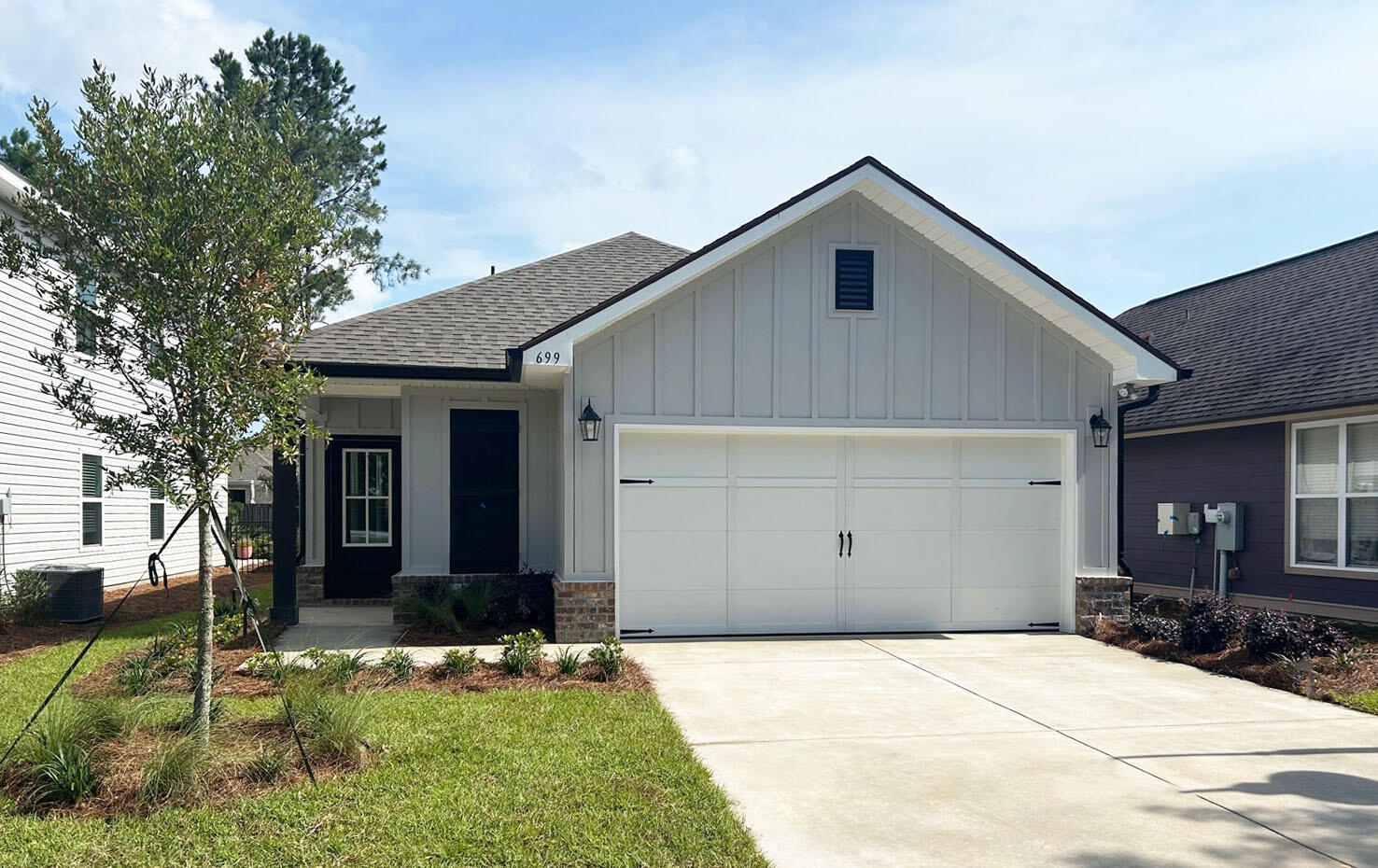 Awesome builder rate plus FREE refrigerator. Restrictions apply.The EVERGLADES II J in Crescent Mills at Hammock Bay community offers a 4BR, 2BA, open design. Upgrades added (list attached). Features: double vanity, custom tiled shower with frameless door, and walk-in closet in master bath, kitchen island, pantry, covered rear patio, custom kitchen backsplash, crown molding, LED lighting throughout, smart connect WIFI thermostat, smoke and carbon monoxide detectors, landscaping package, architectural 30-year shingles, flood lights, and more! Energy Efficient Features: water heater, electric kitchen appliance package, vinyl low E windows, and more! Energy Star Partner.