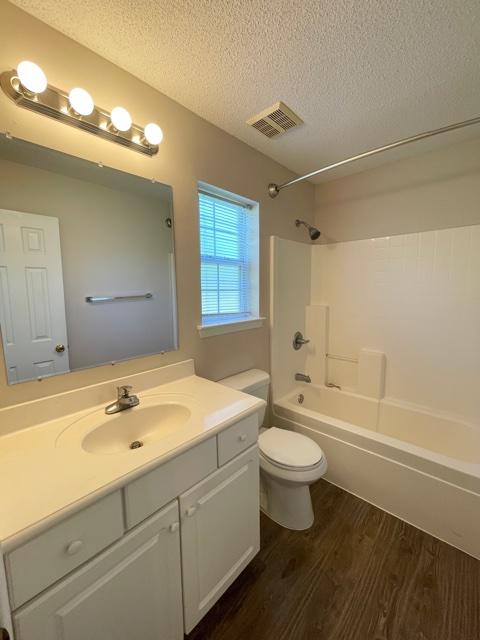 ROANOKE VILLAGE 1ST ADDITION - Residential Lease