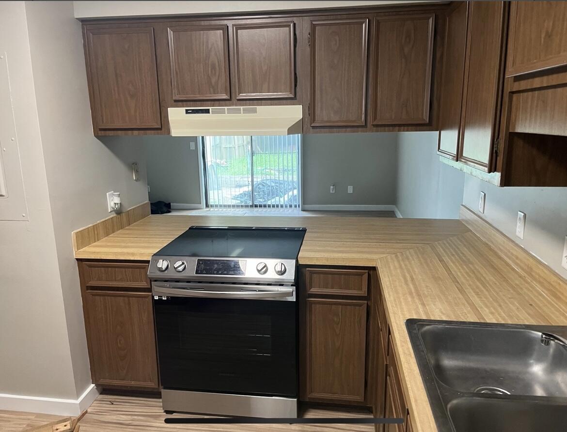 WOODHAM MANOR 4TH ADDN - Residential Lease