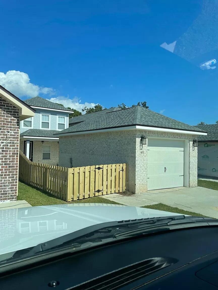 PORT DIXIE - Residential Lease