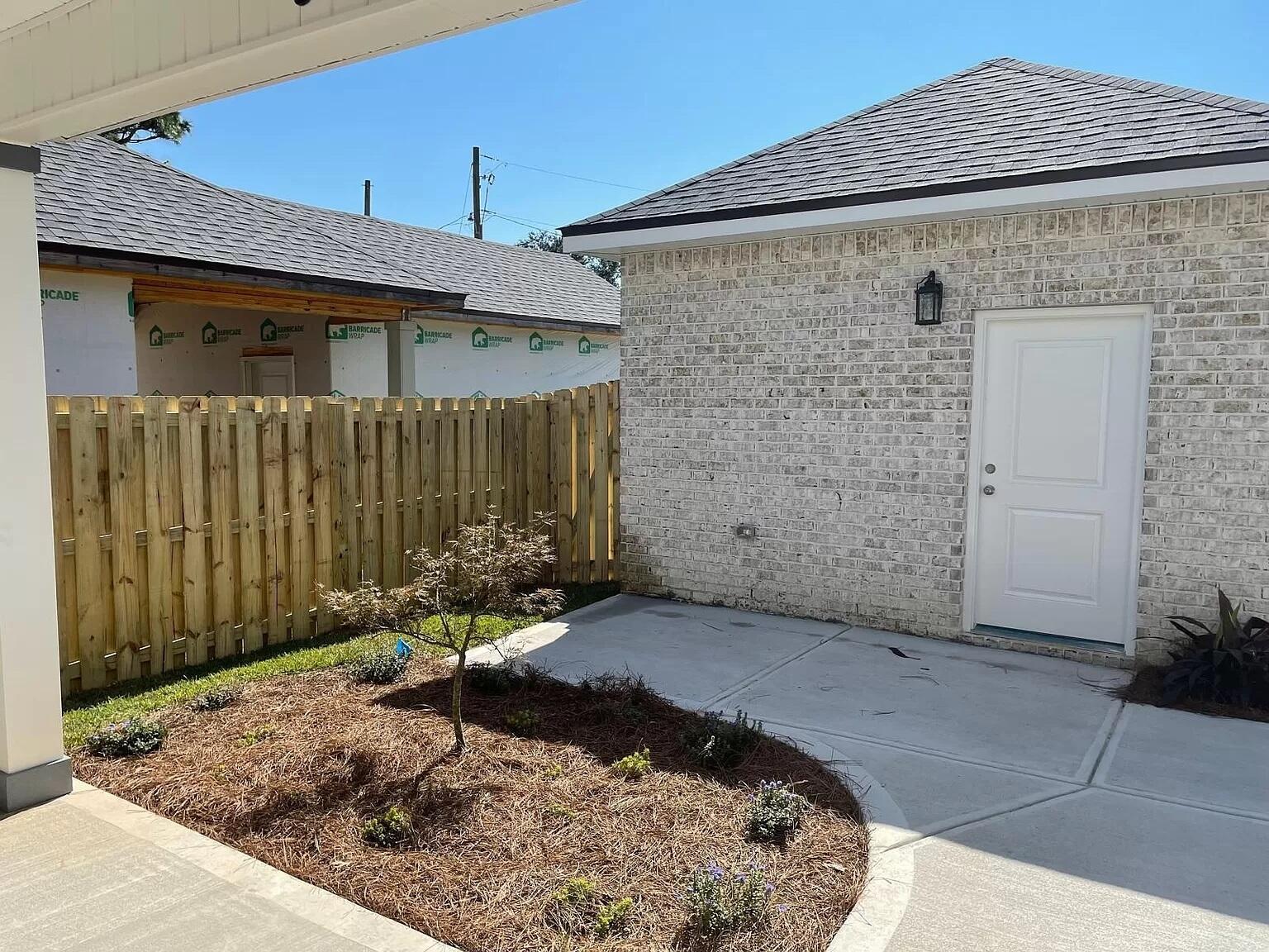 PORT DIXIE - Residential Lease