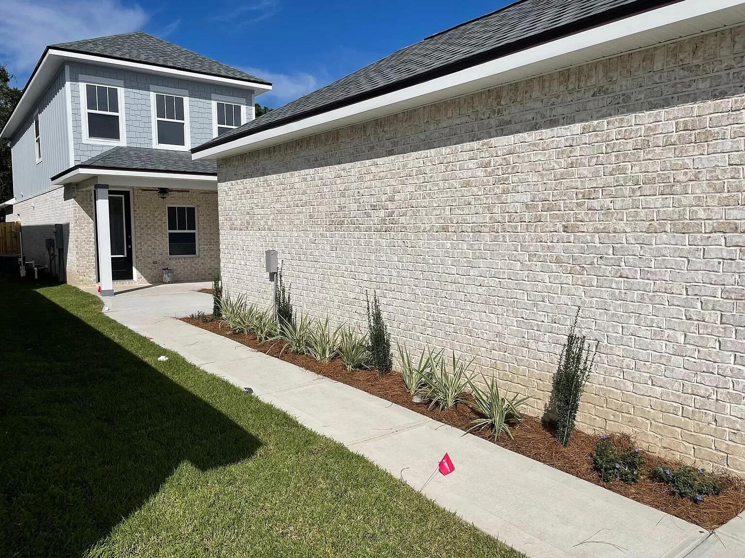 PORT DIXIE - Residential Lease