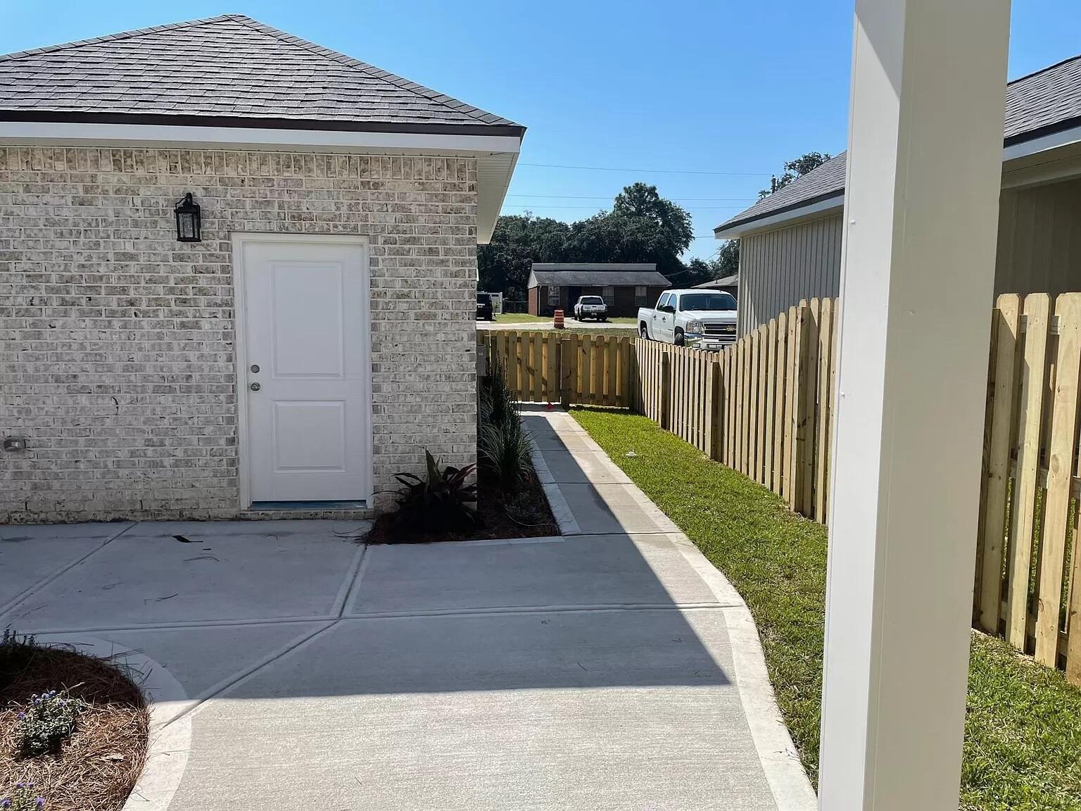 PORT DIXIE - Residential Lease