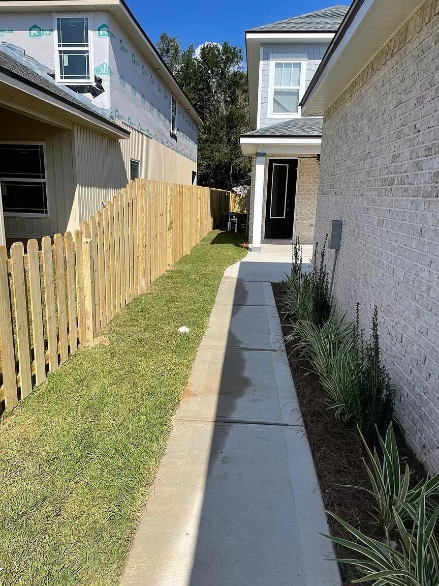 PORT DIXIE - Residential Lease