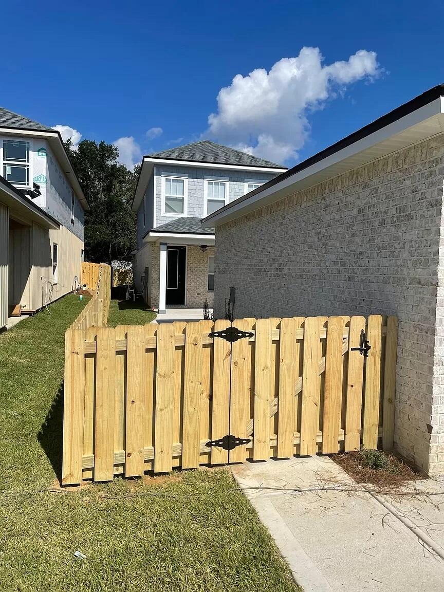 PORT DIXIE - Residential Lease