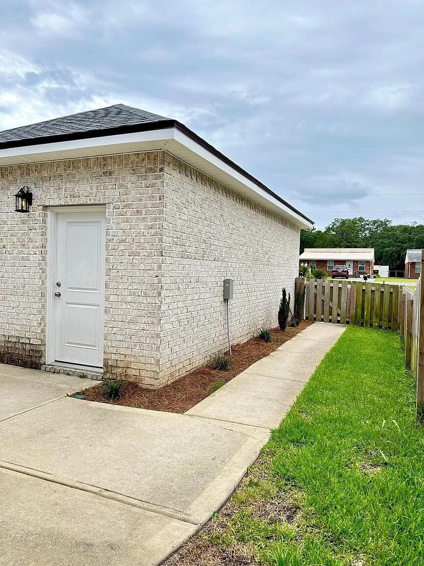 PORT DIXIE - Residential Lease