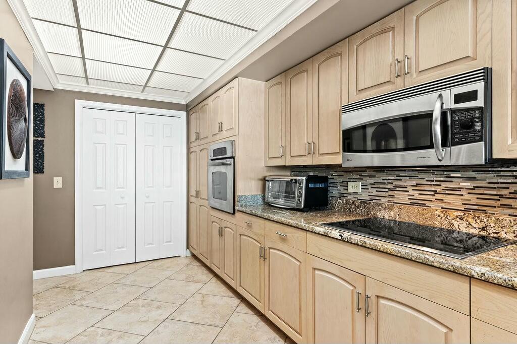 SUMMERWIND CONDOS - Residential