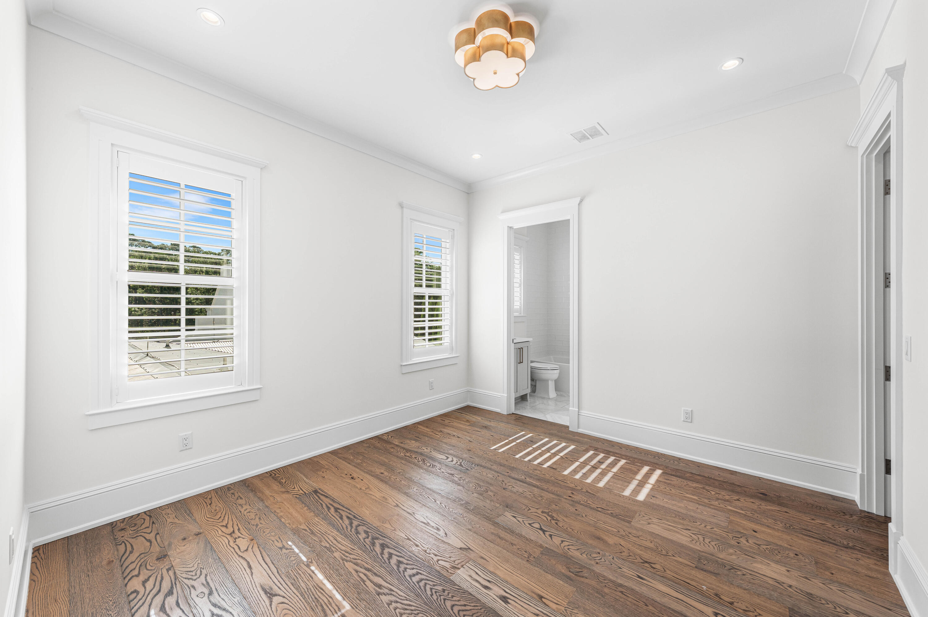 CHURCHILL OAKS - Residential