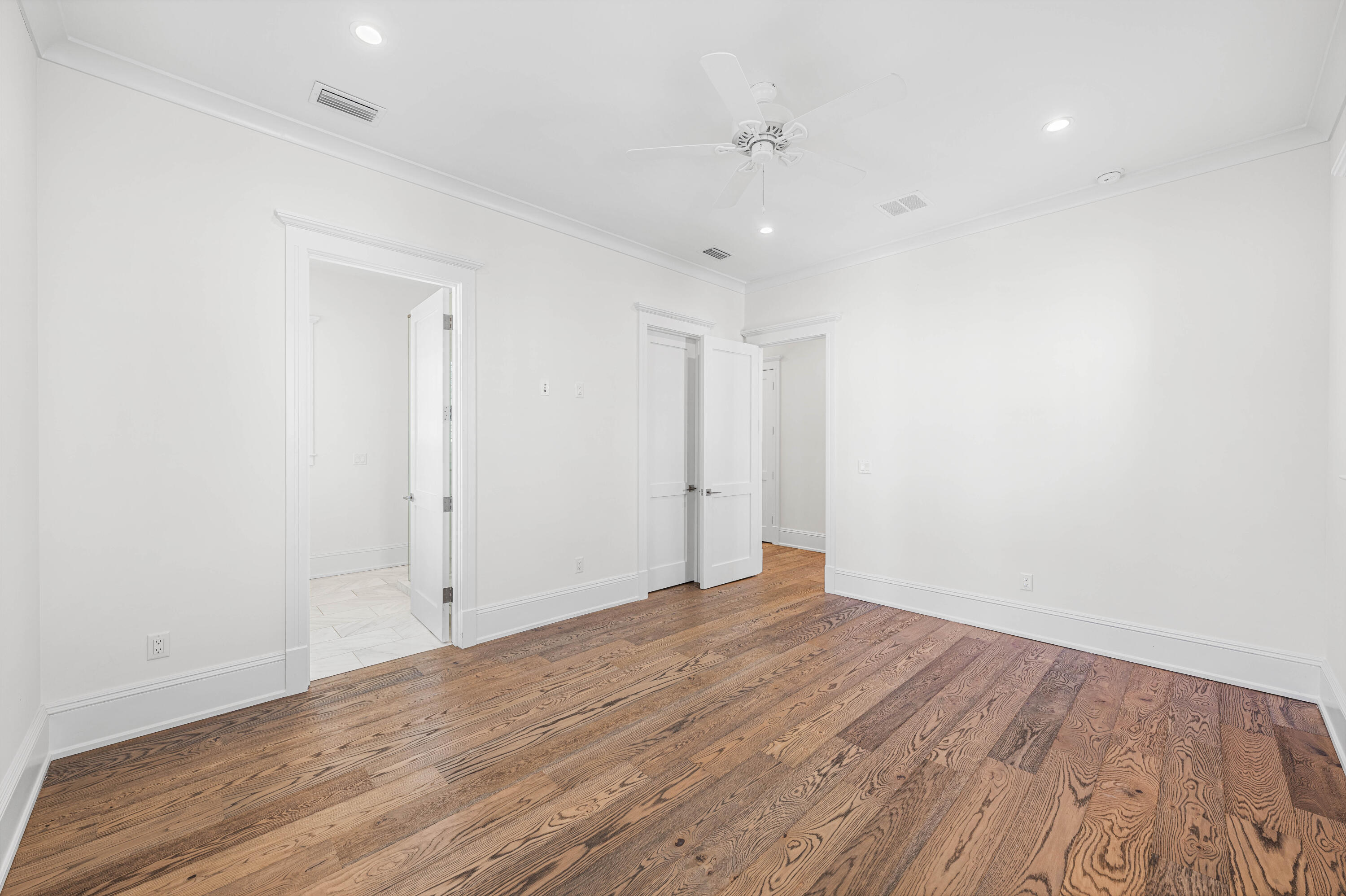 CHURCHILL OAKS - Residential