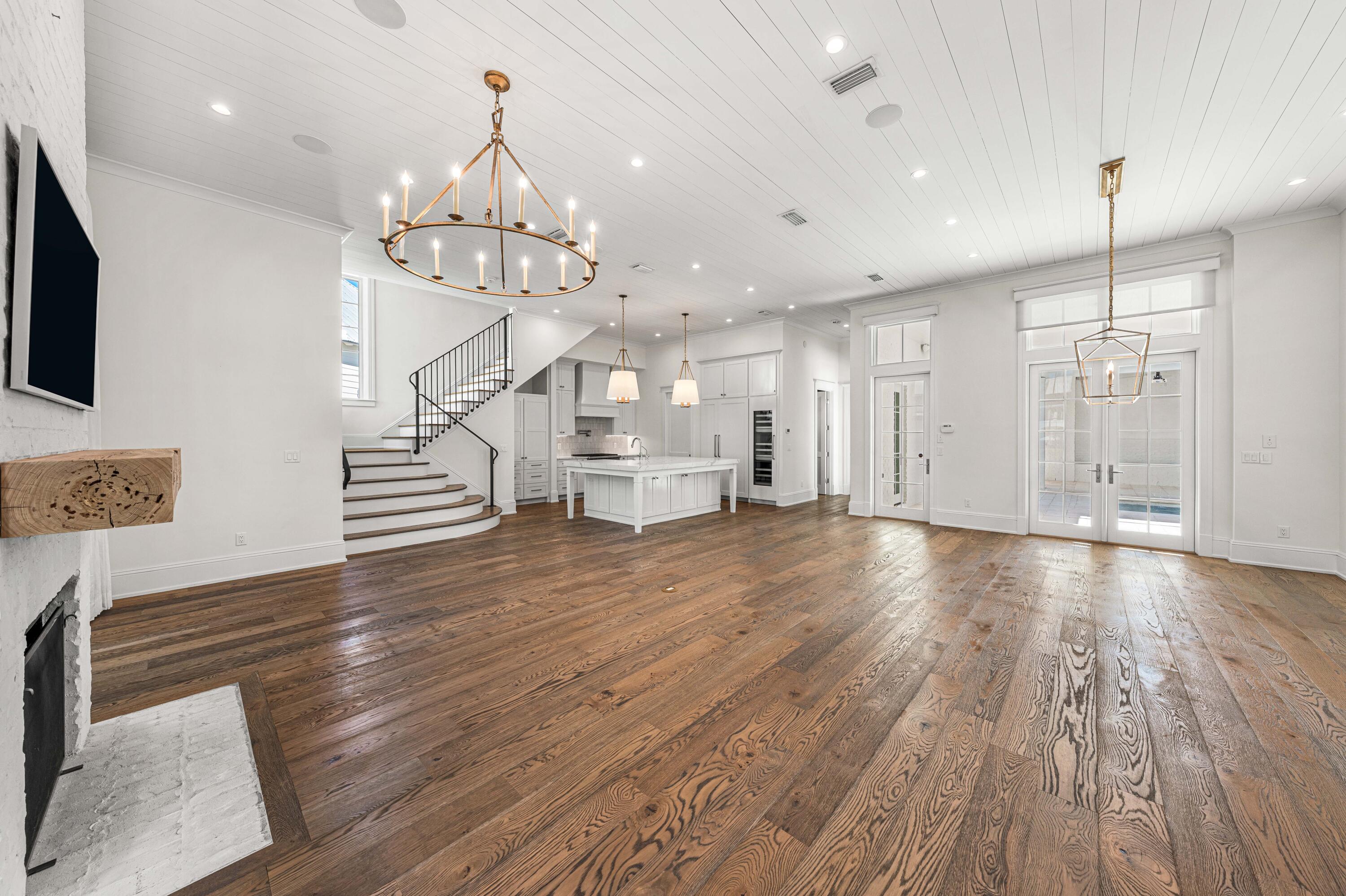 CHURCHILL OAKS - Residential
