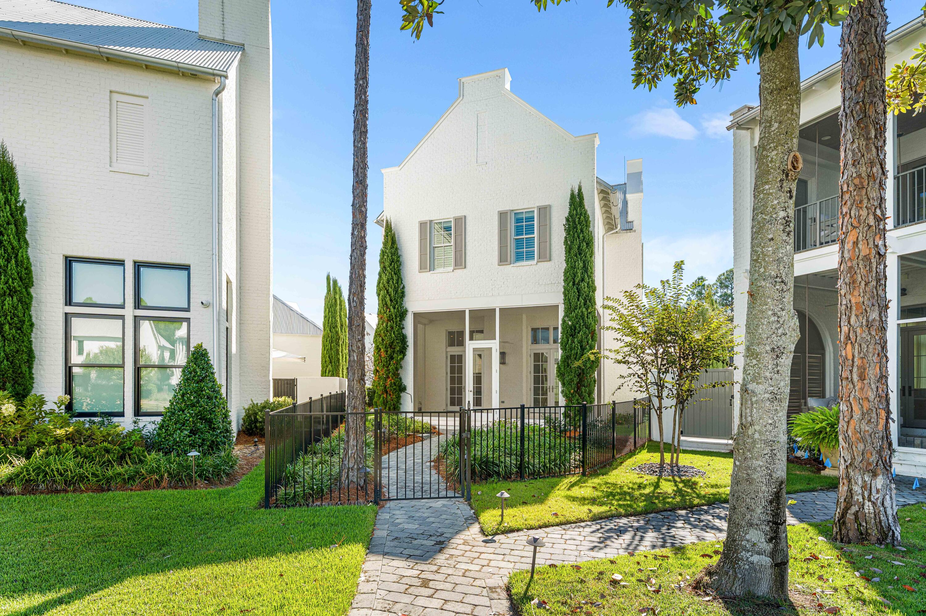 CHURCHILL OAKS - Residential