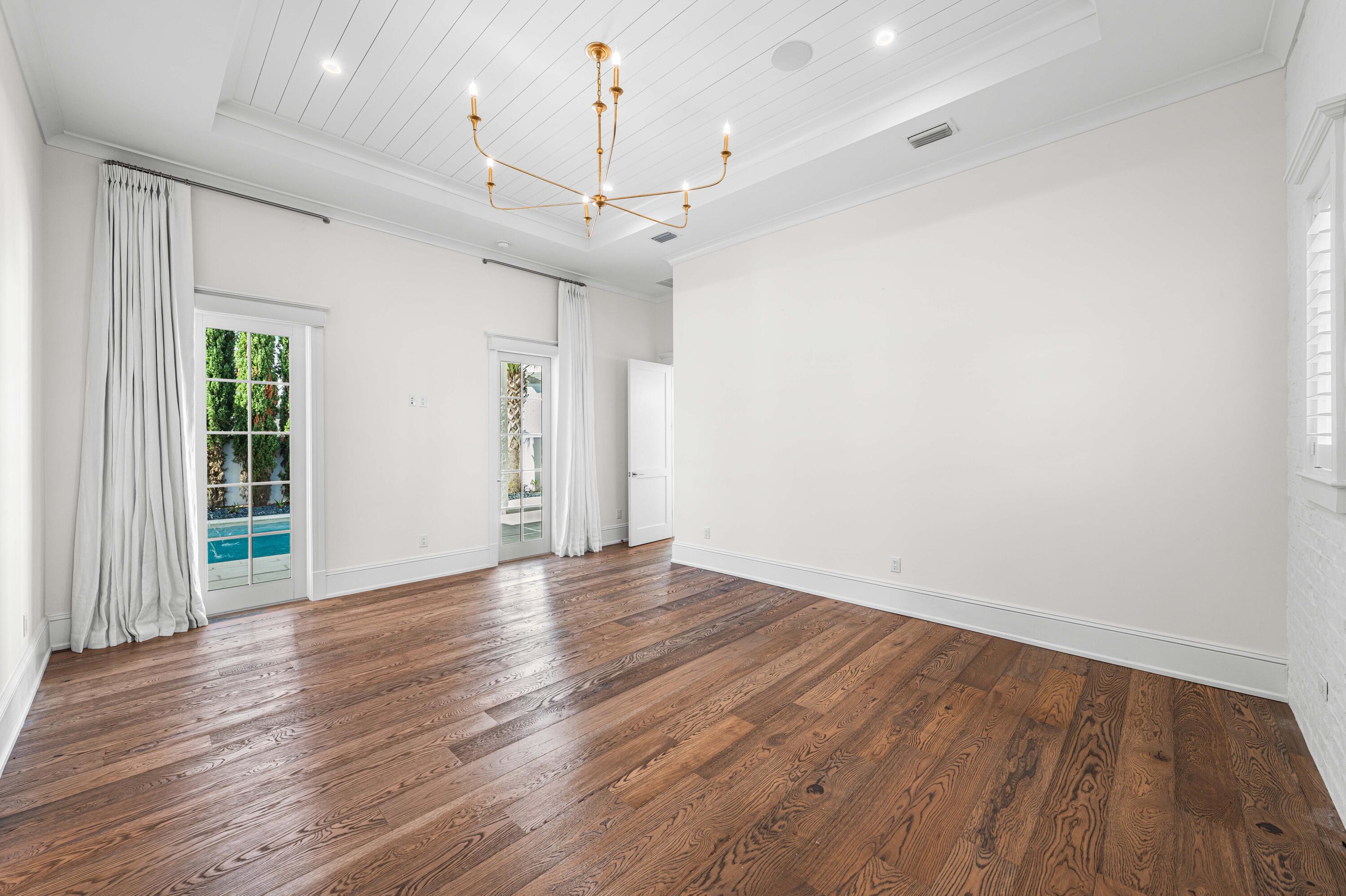 CHURCHILL OAKS - Residential