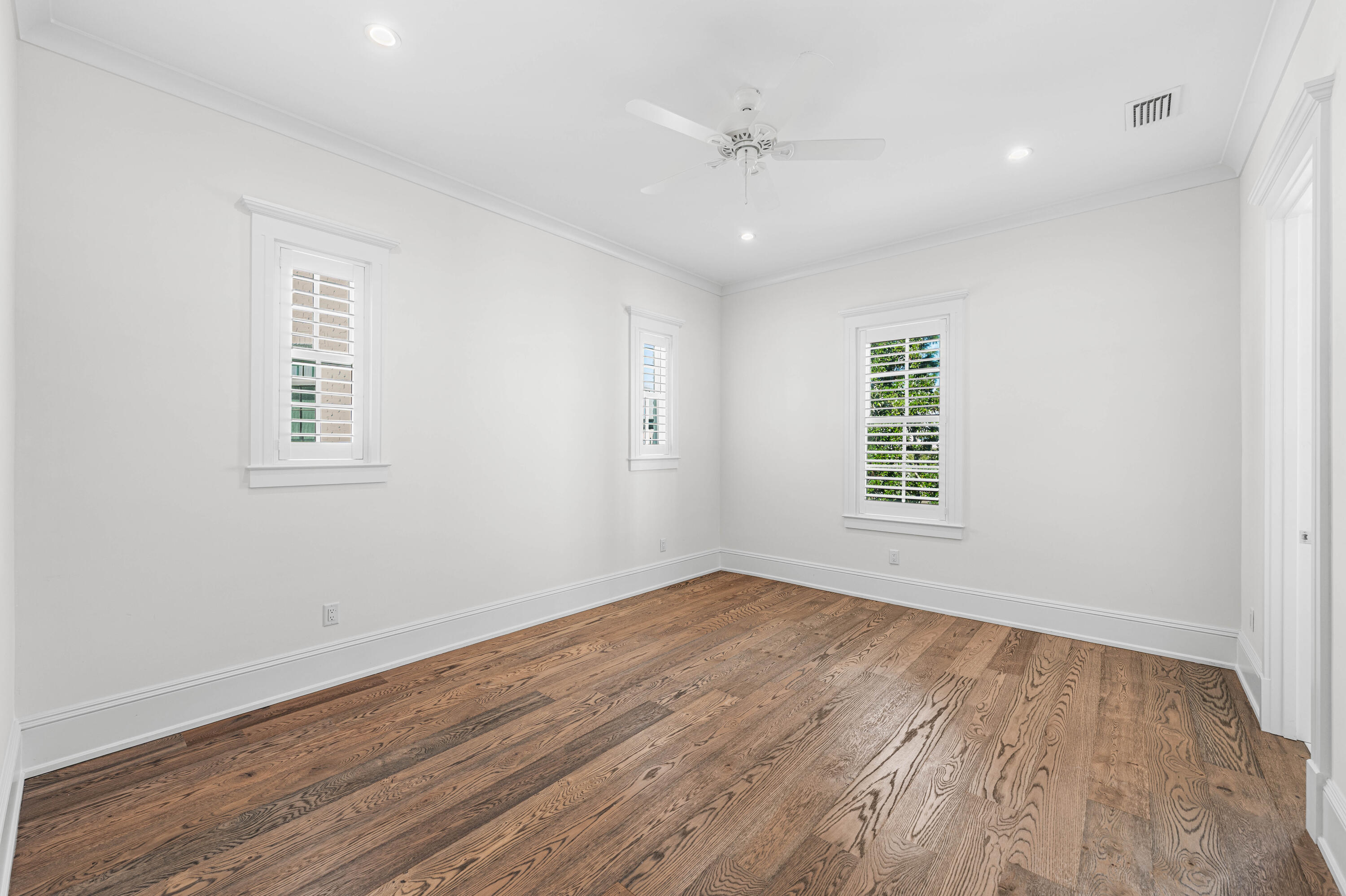 CHURCHILL OAKS - Residential