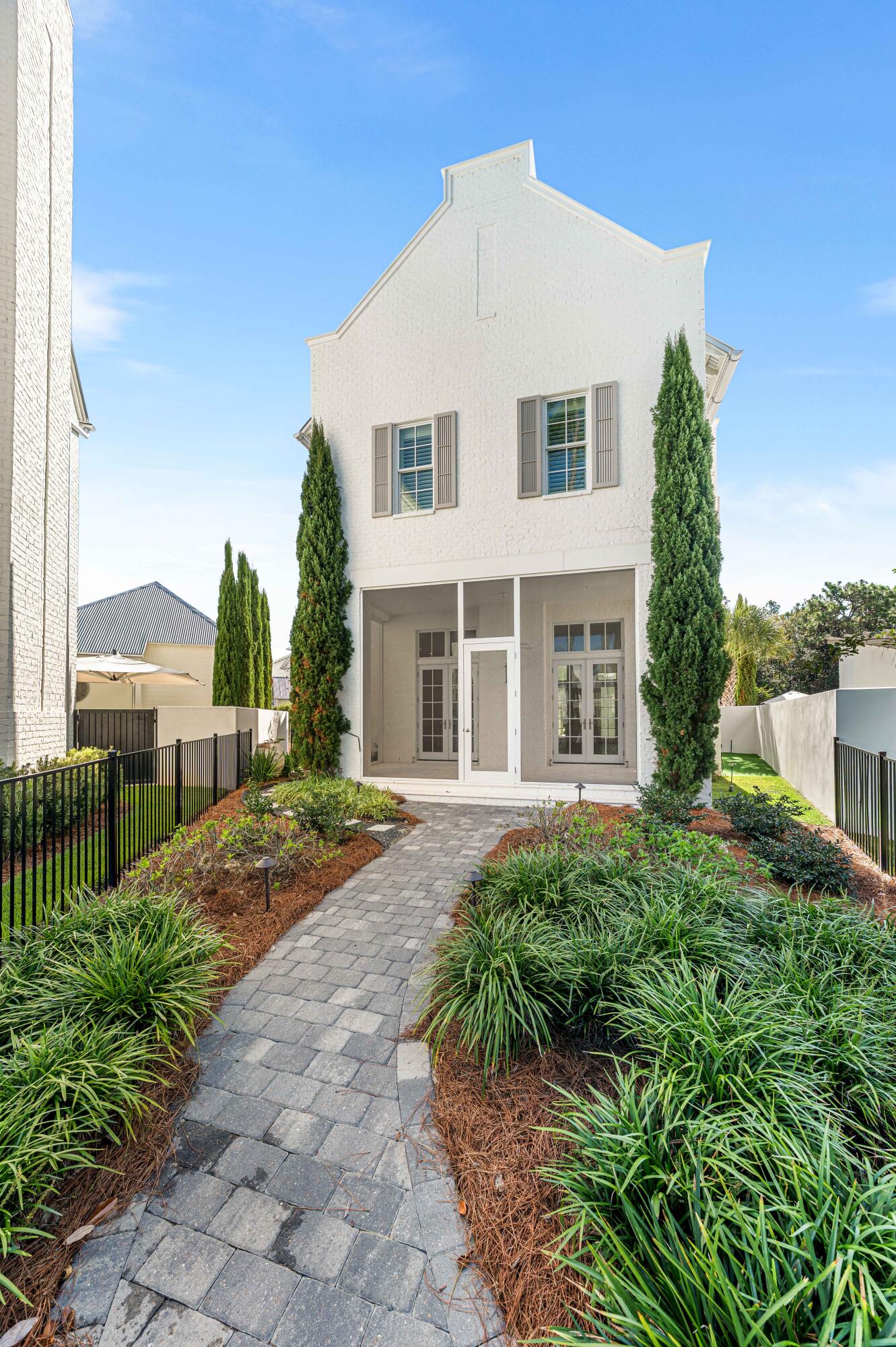 CHURCHILL OAKS - Residential
