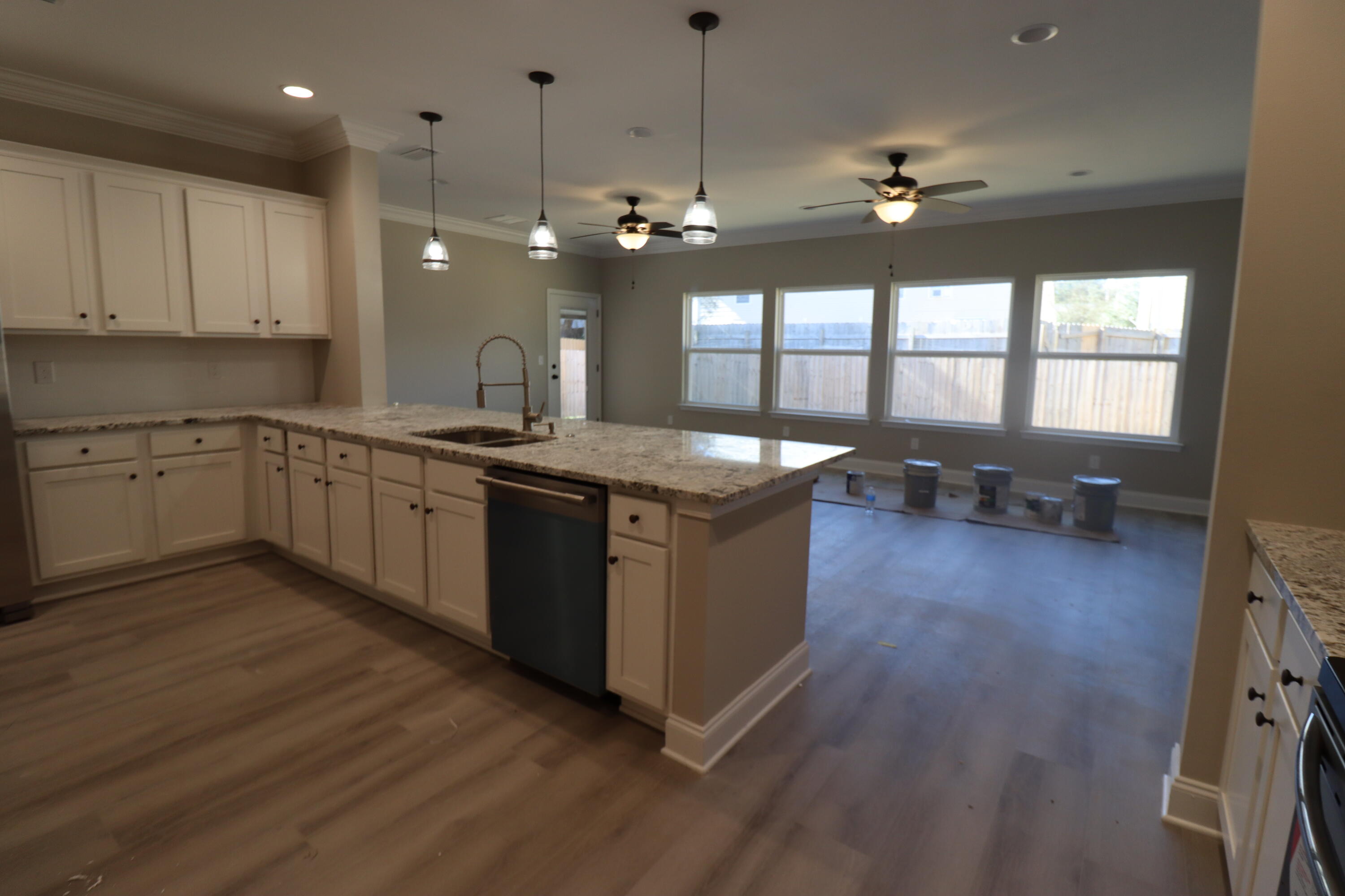 CRESCENT SHORES - Residential