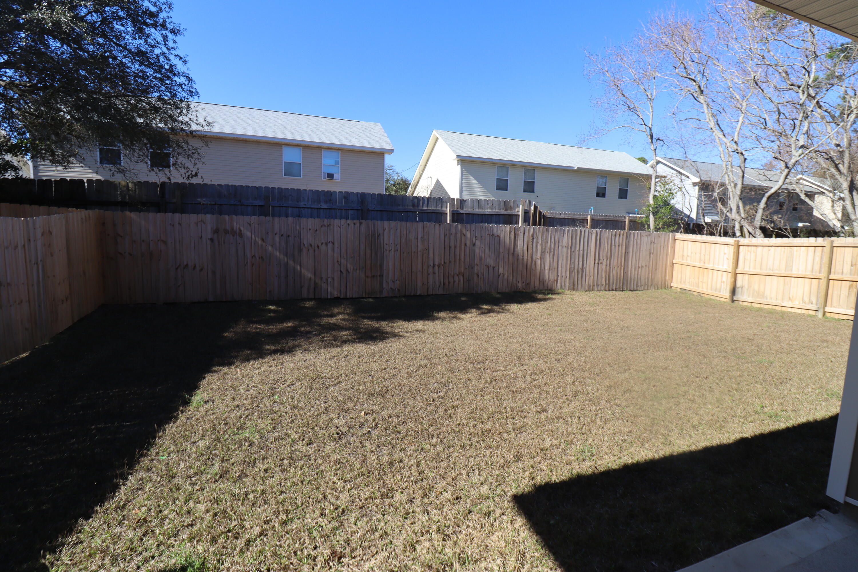 CRESCENT SHORES - Residential