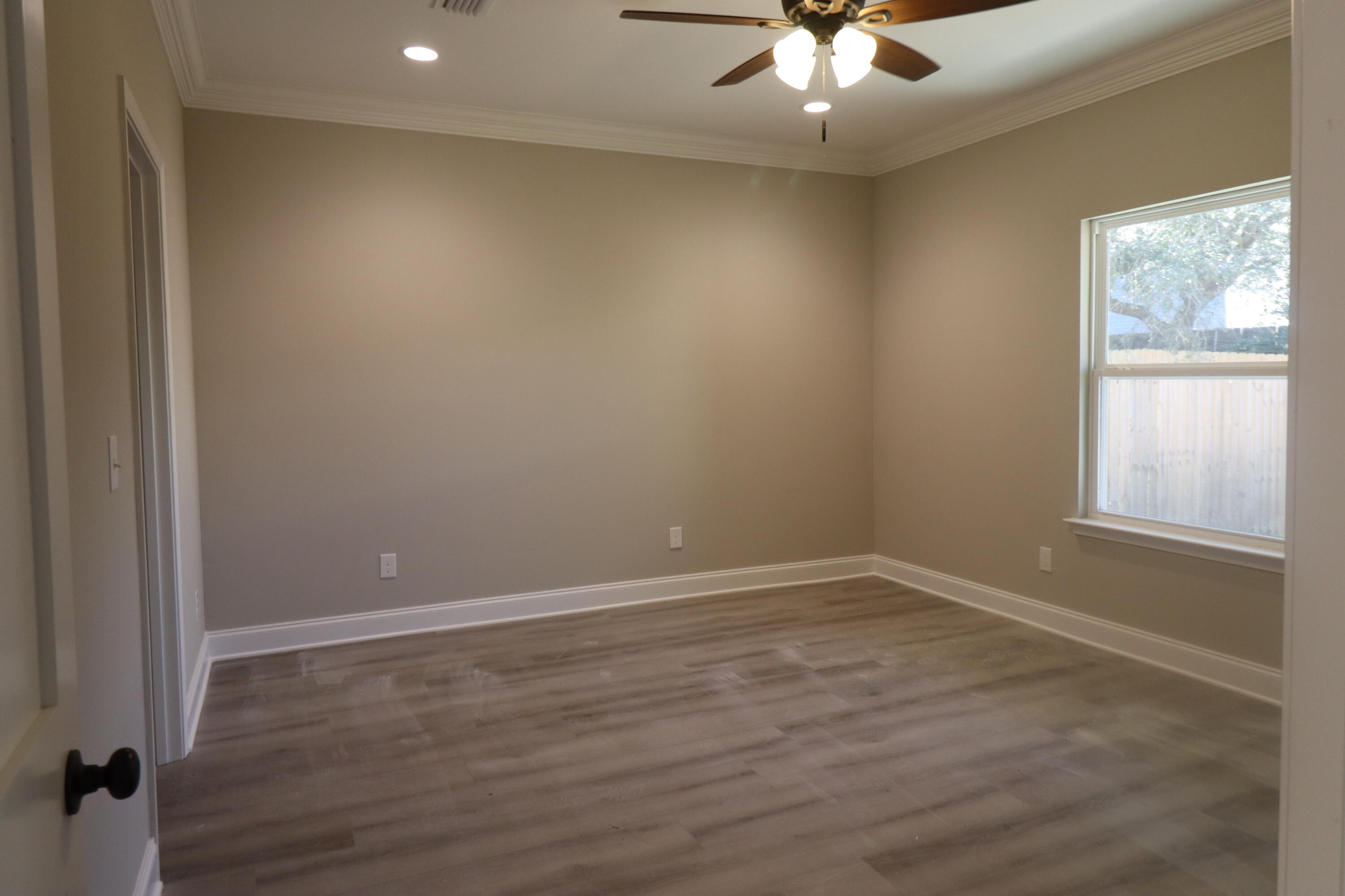 CRESCENT SHORES - Residential