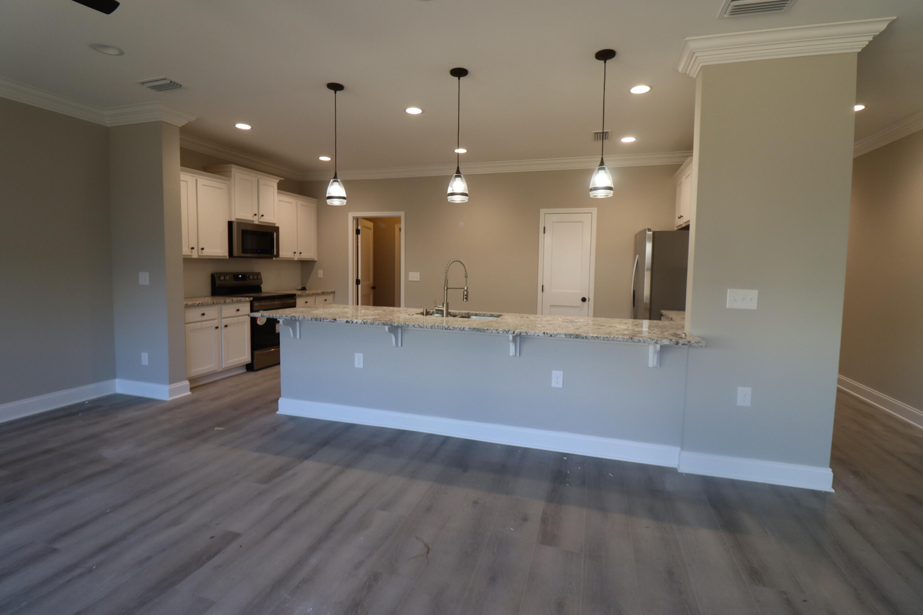 CRESCENT SHORES - Residential