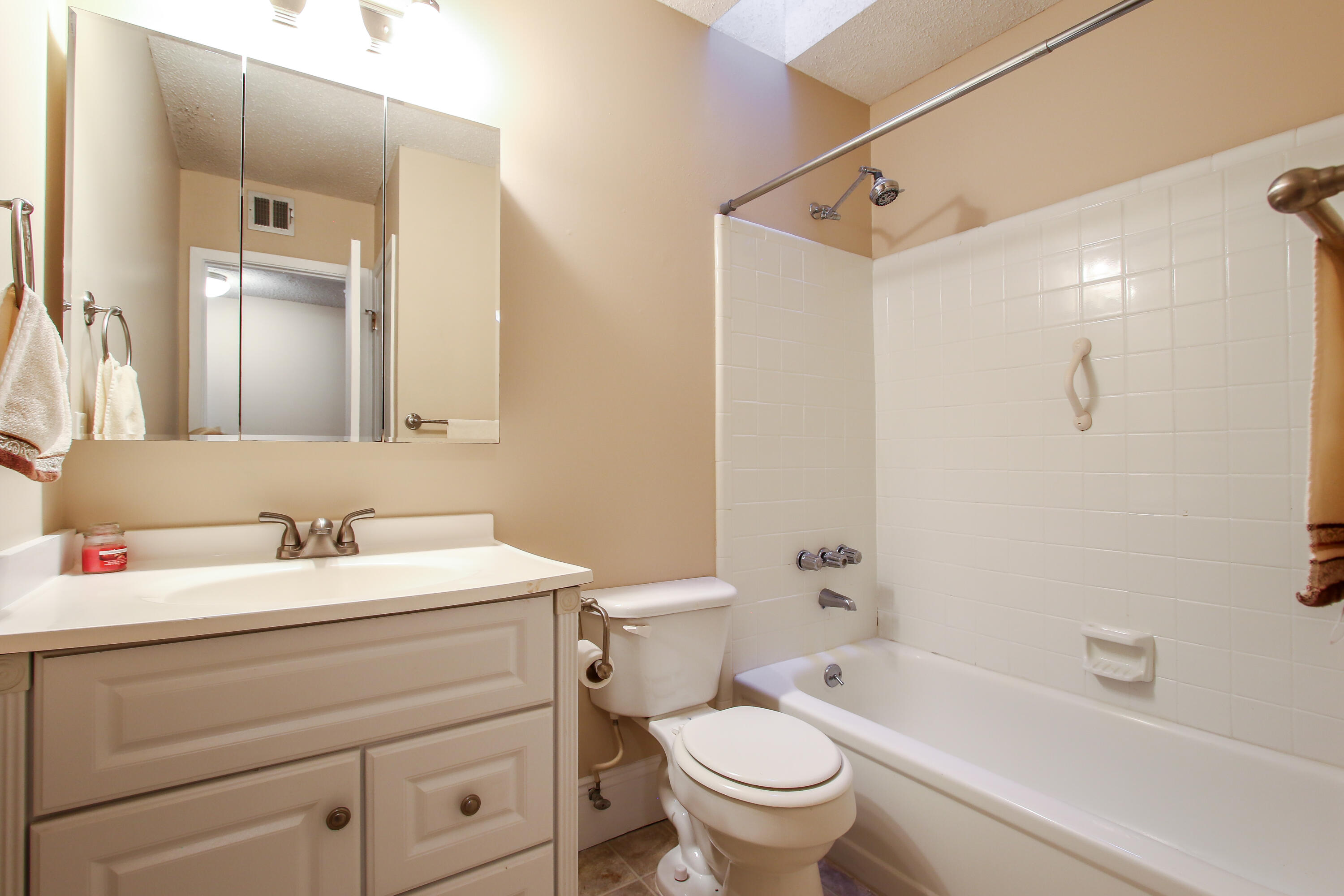 TANGLEWOOD S/D 1ST ADDN - Residential