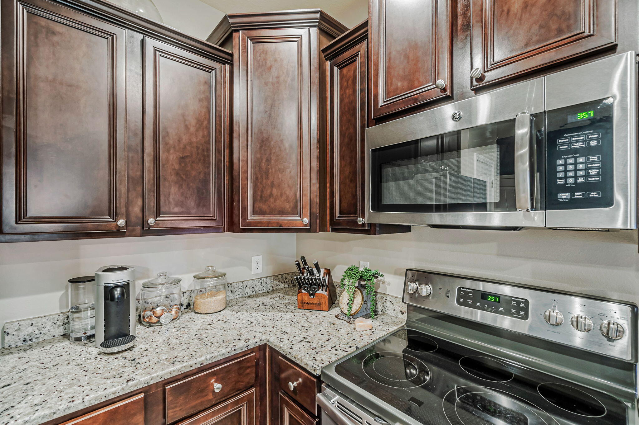 RESERVE POINTE - Residential