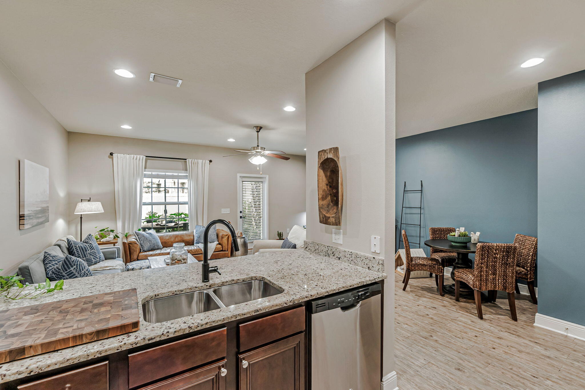 RESERVE POINTE - Residential