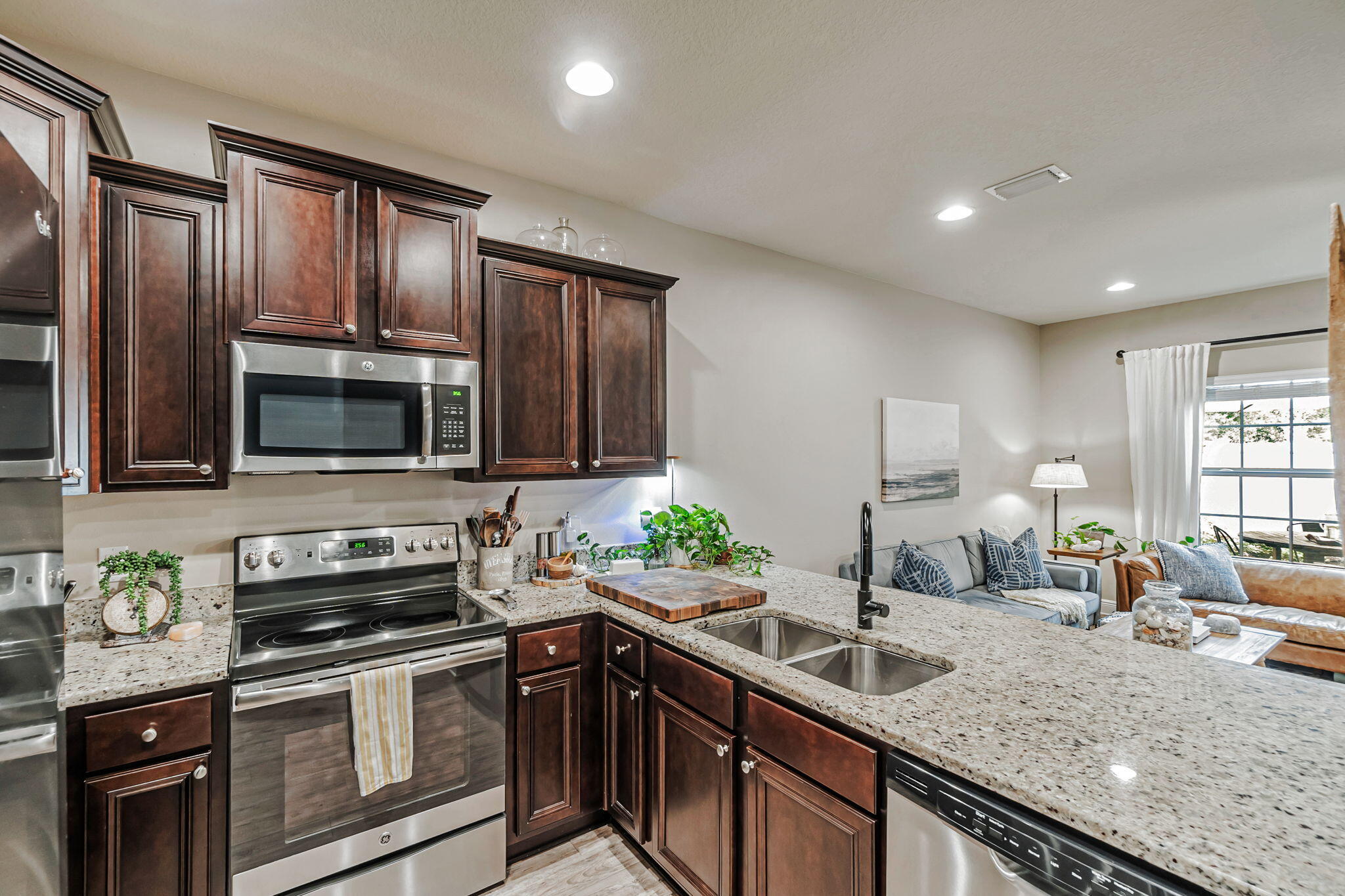 RESERVE POINTE - Residential
