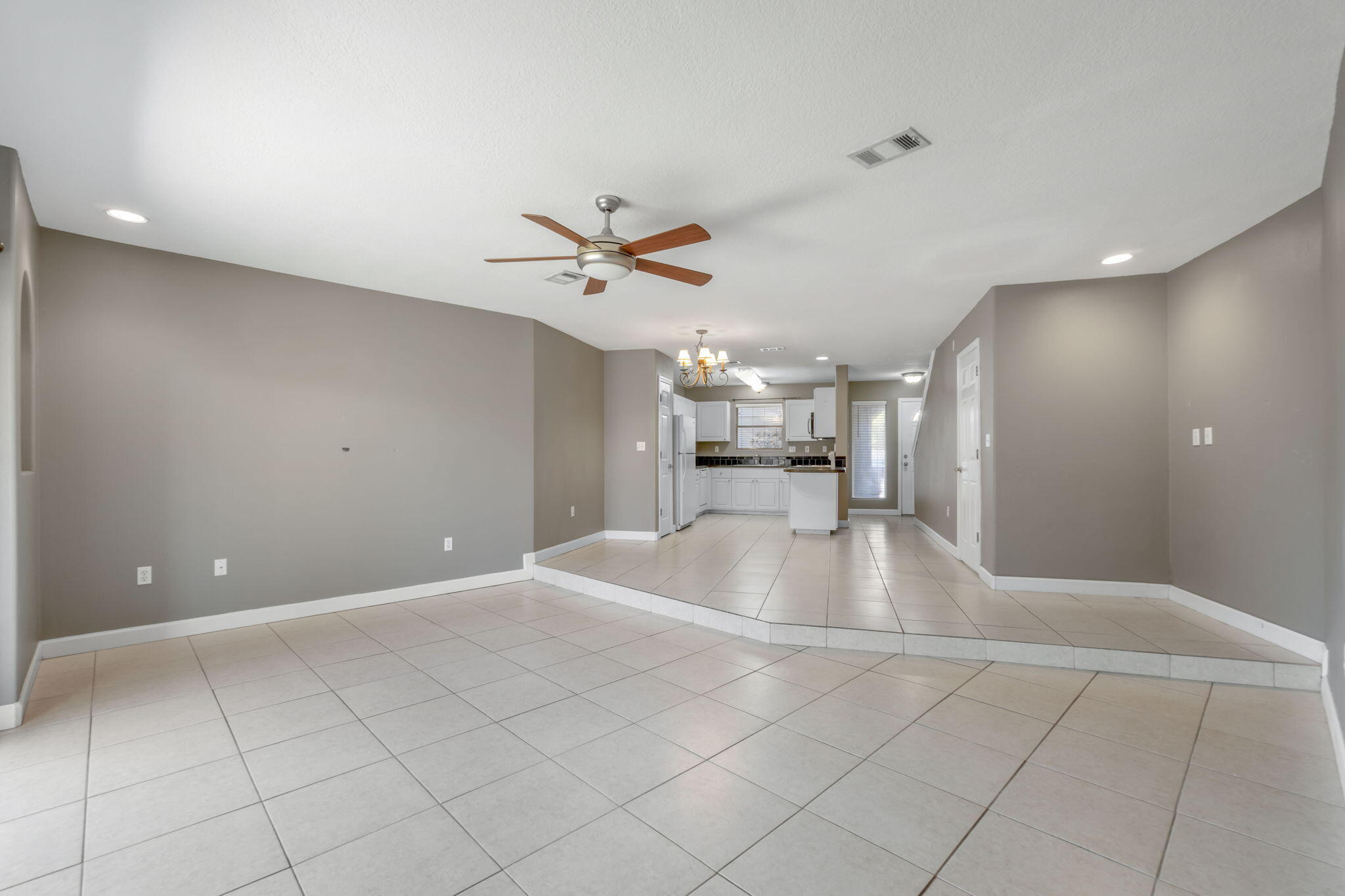 PELICAN PLACE T/H EAST - Residential