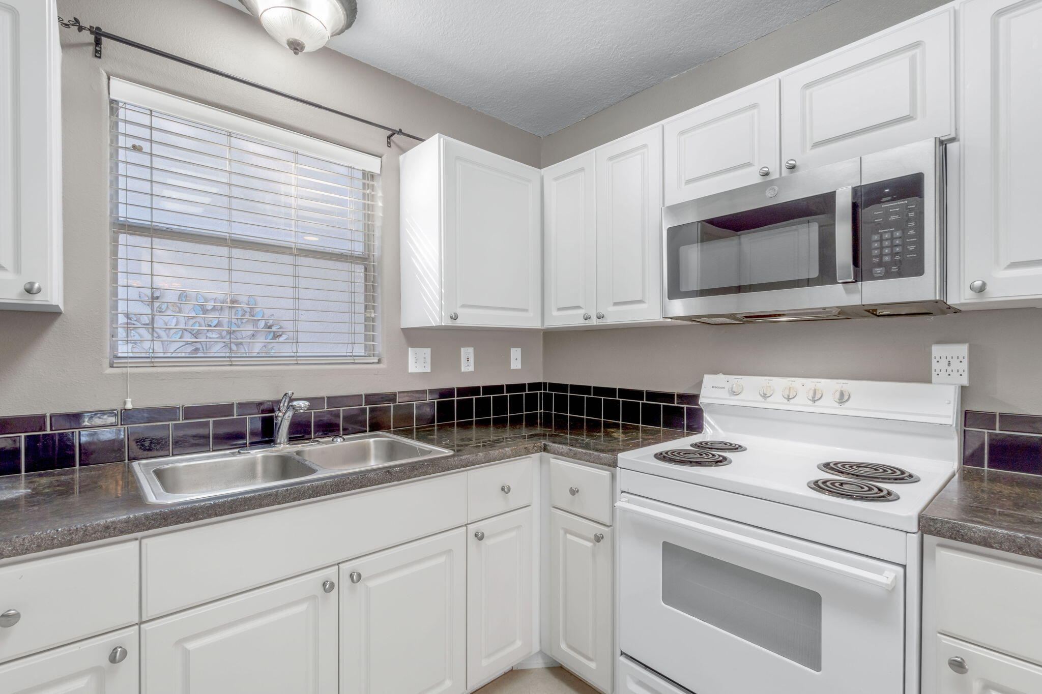 PELICAN PLACE T/H EAST - Residential