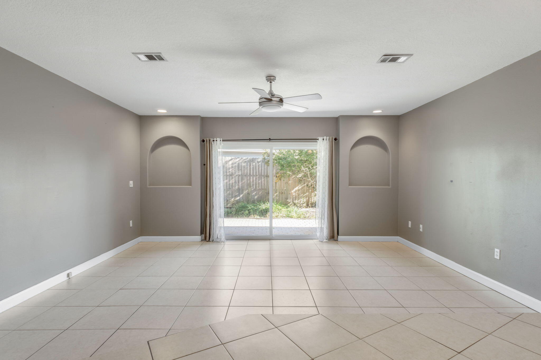 PELICAN PLACE T/H EAST - Residential