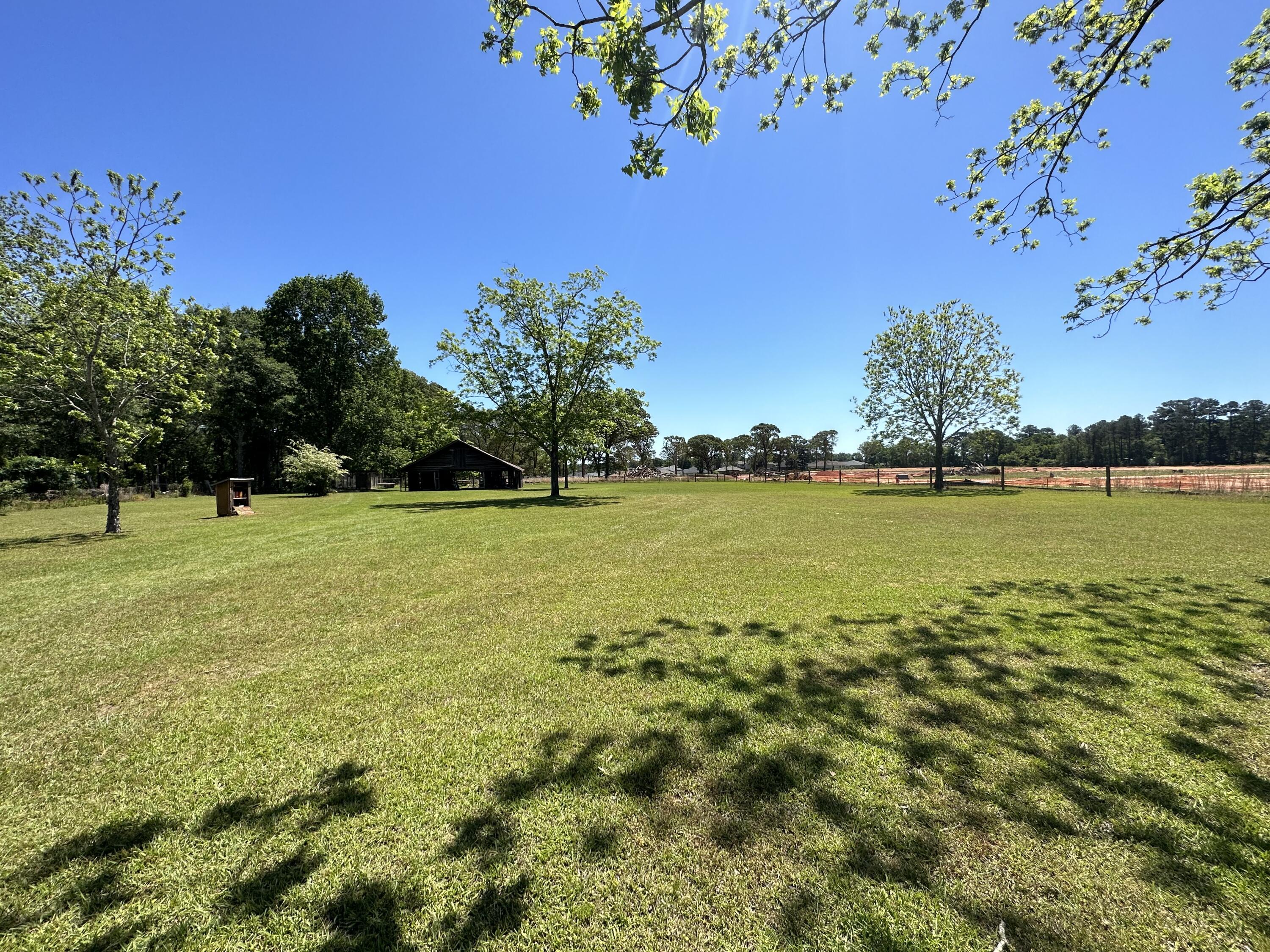Bring your build plans today. This 1.29+/- Acres of prime land everything you need for the ultimate lifestyle. And the best part? It's located on the desirable North end of town. Don't miss out on this incredible opportunity.