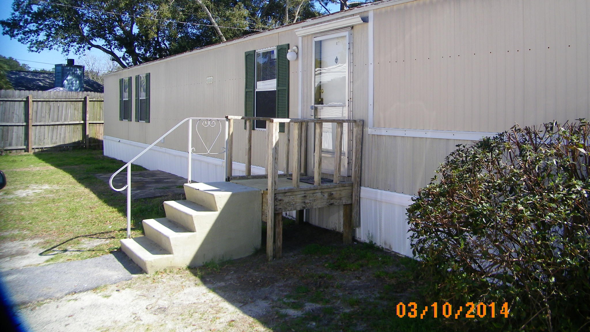 3 bedroom, 2 bathroom manufactured home in central FWB ready to move in today!