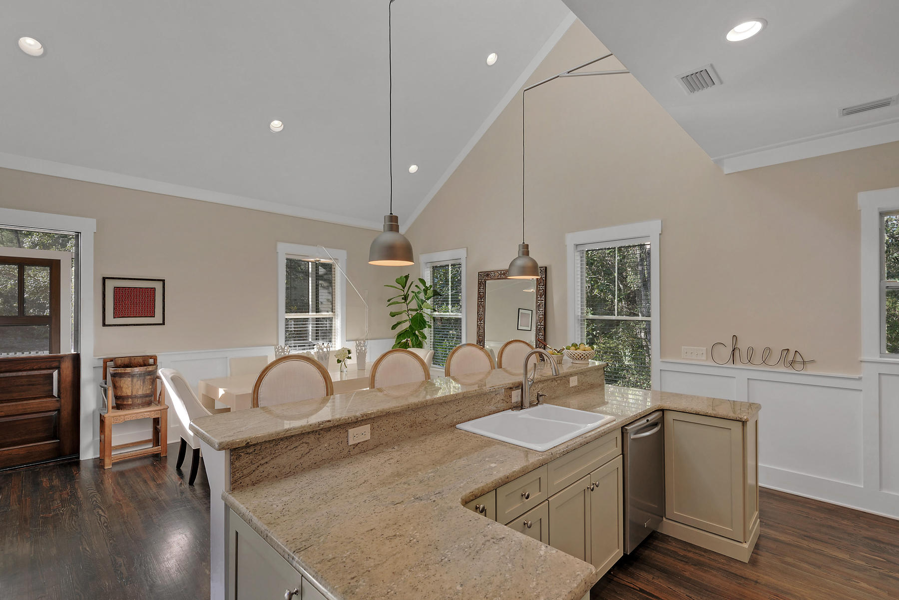 MAGNOLIA BEACH - Residential