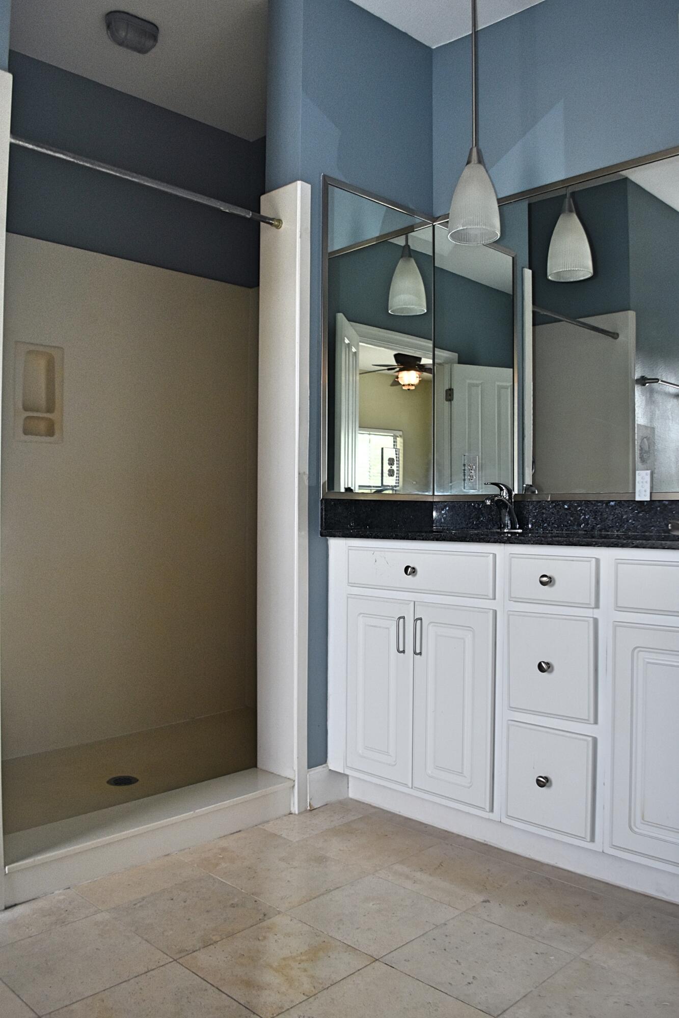 SOUTH HAVEN TOWNHOMES - Residential Lease