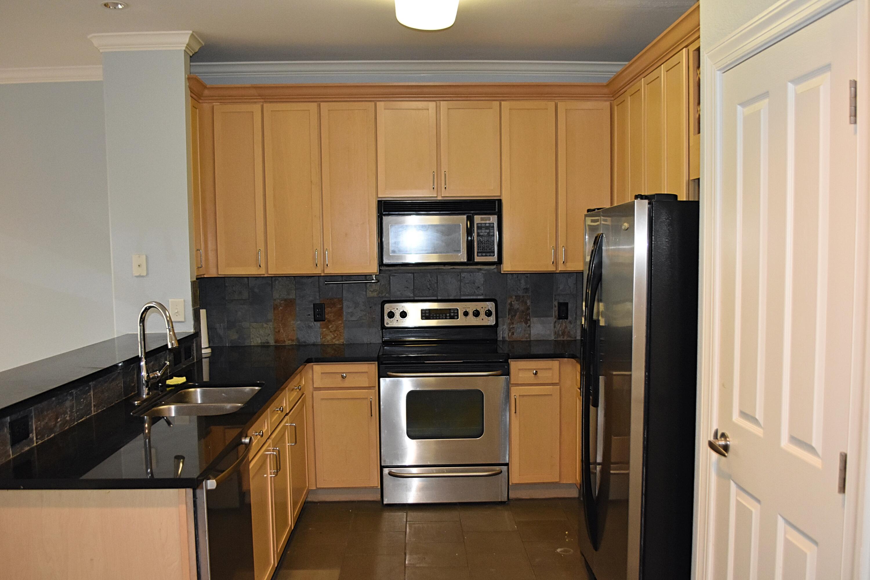 SOUTH HAVEN TOWNHOMES - Residential Lease