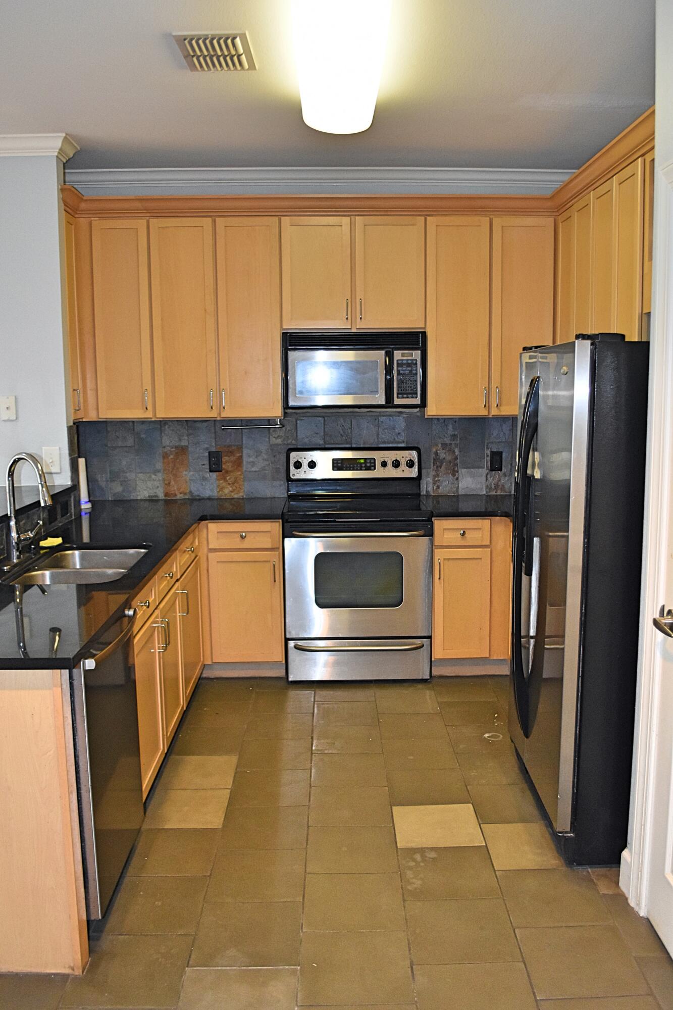 SOUTH HAVEN TOWNHOMES - Residential Lease