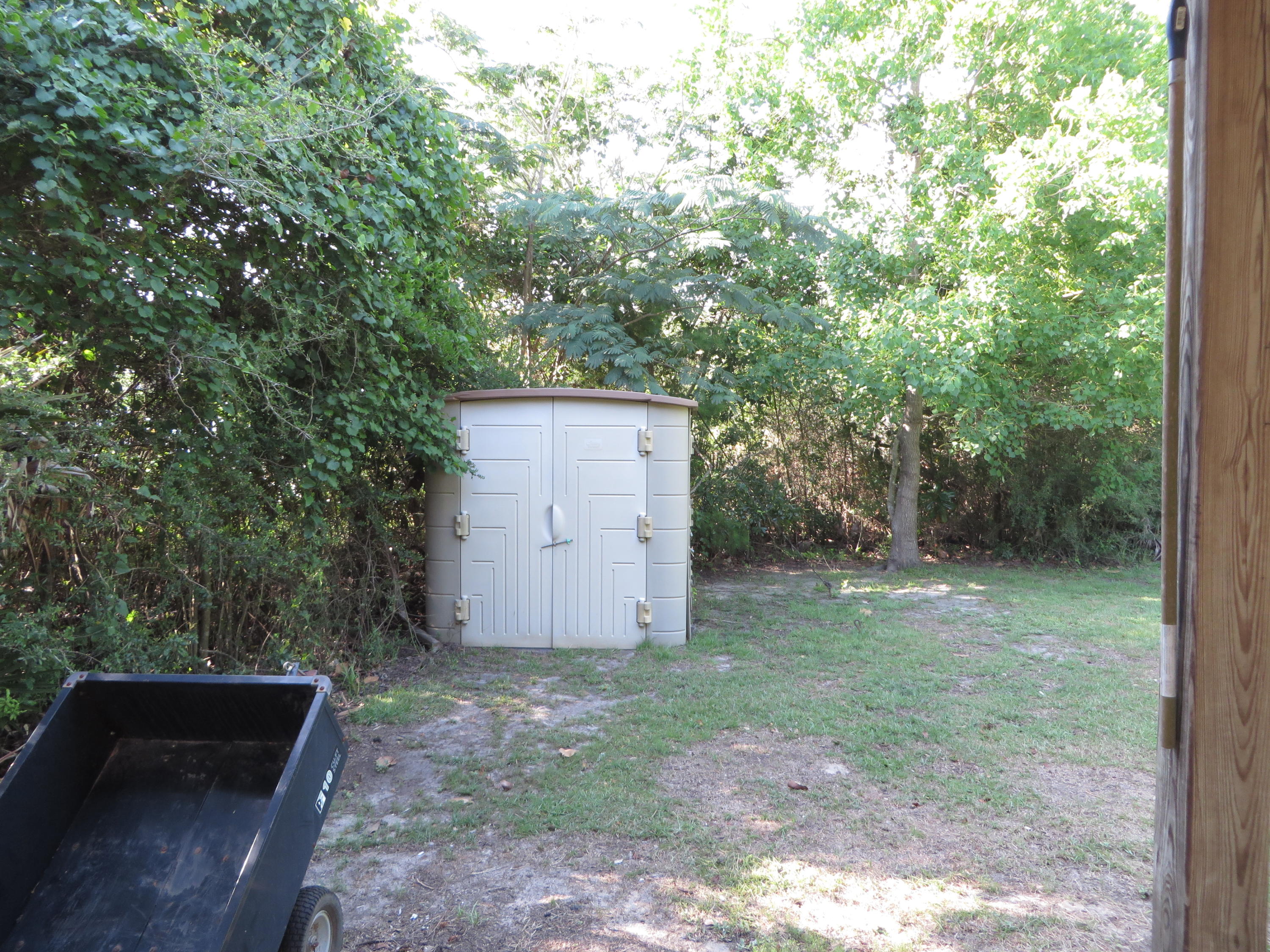 HICKORY SHORES - Residential