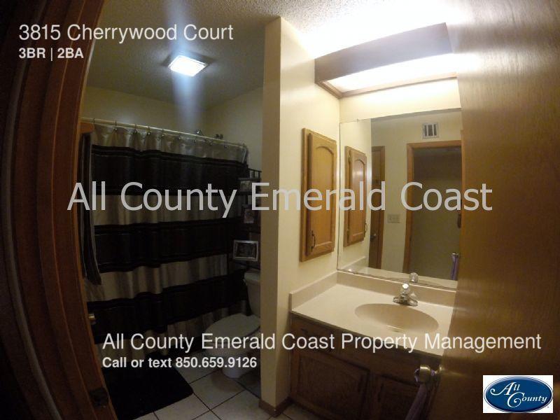 VALPARAISO PINECREST 3 - Residential Lease