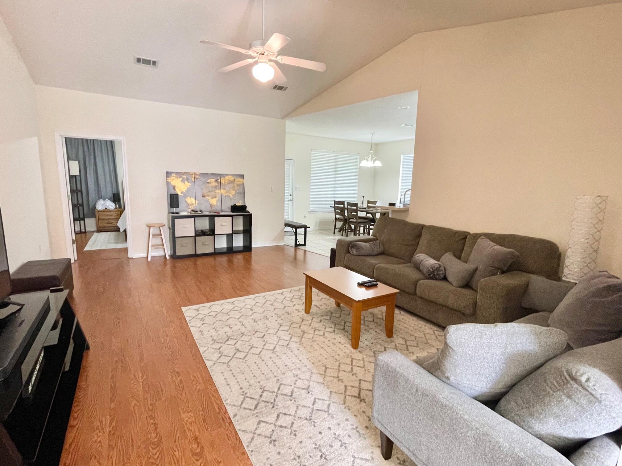 CREEK RUN ESTATES - Residential Lease